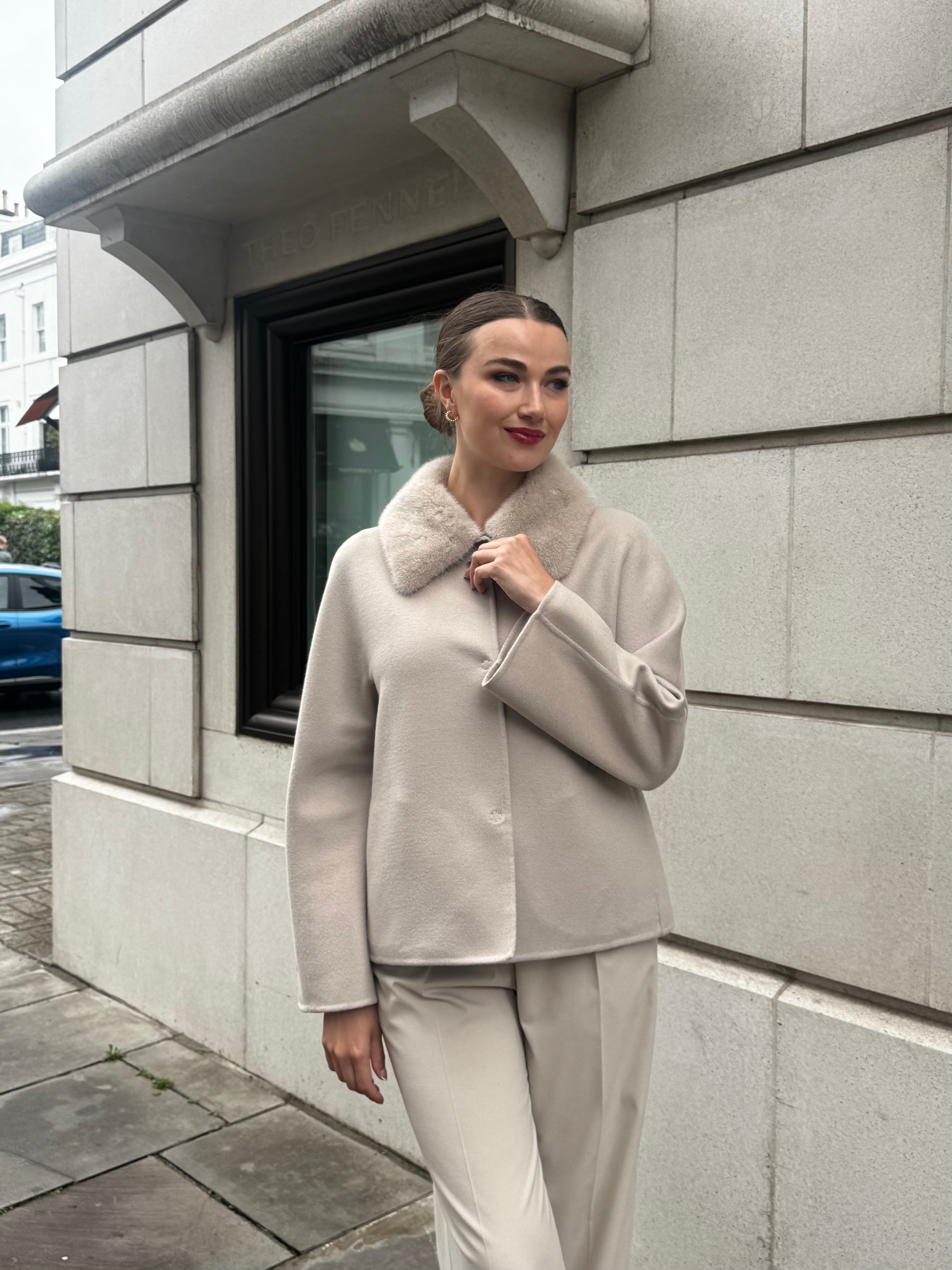 SHORT JACKET WITH MINK COLAR-BEIGE
