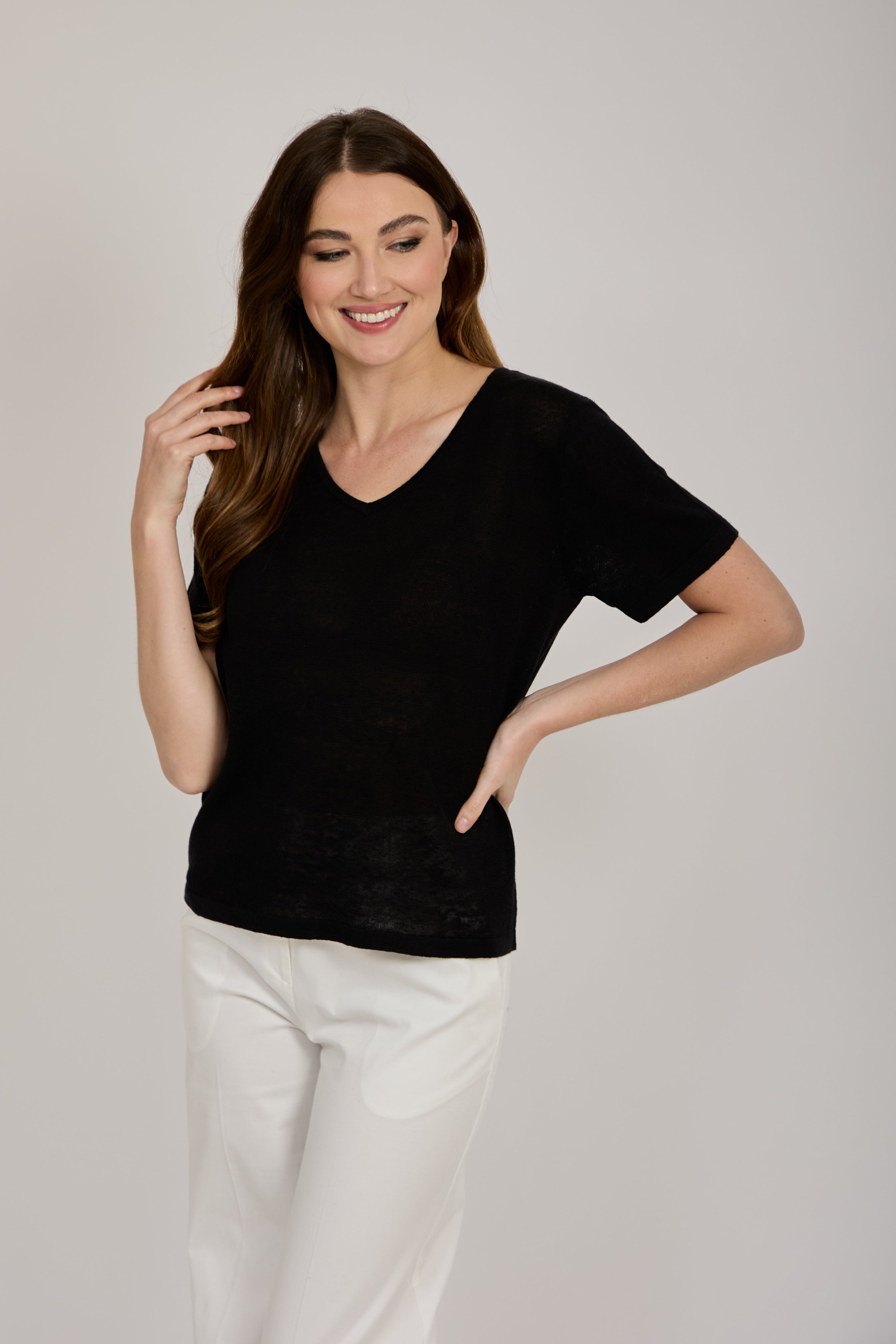V NECK LINEN TOP-BLACK
