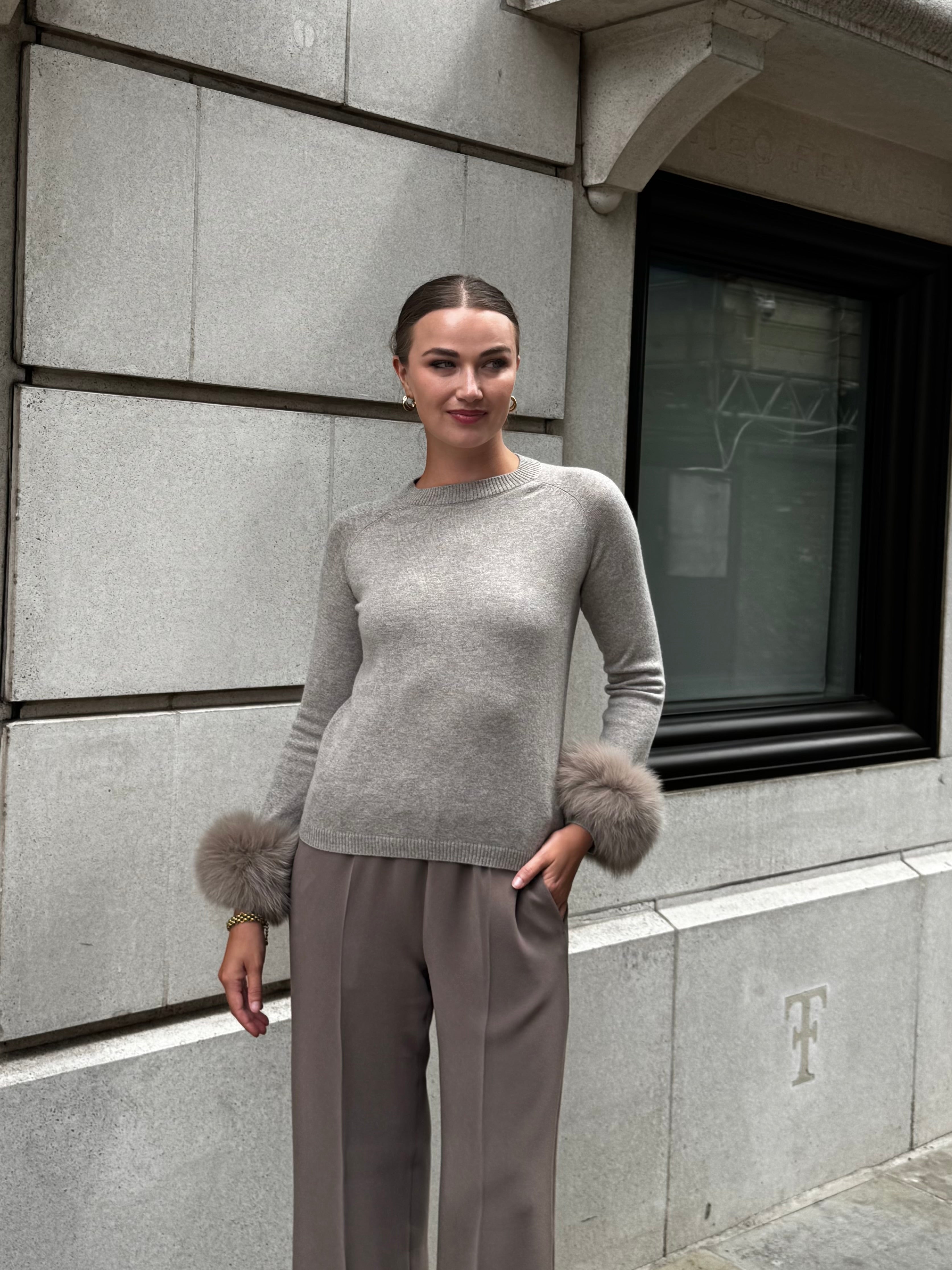 THIN CASHMERE WITH FOX CUFFS-TAUPE
