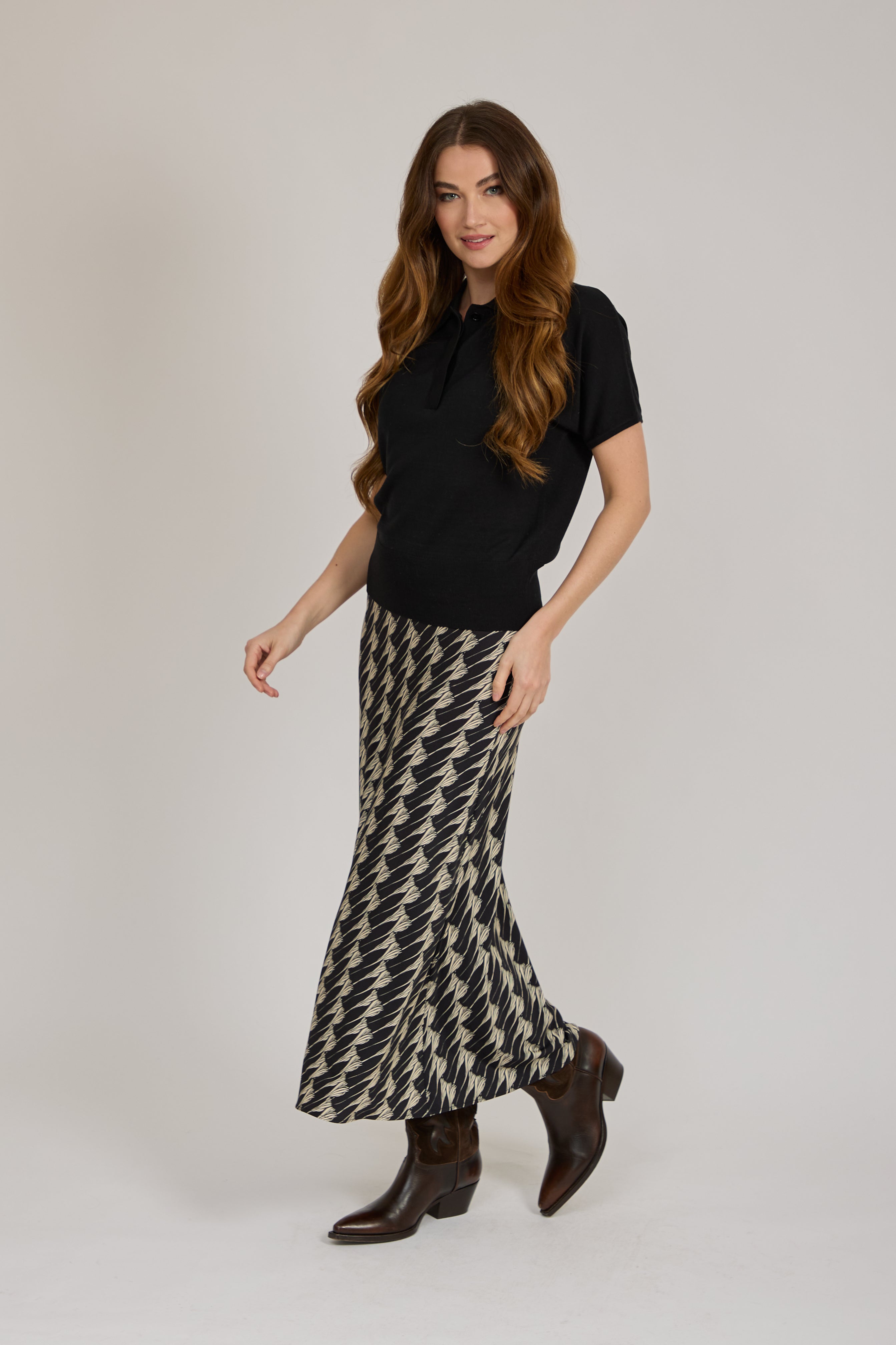 PRINTED SKIRT- BLACK AND WHITE