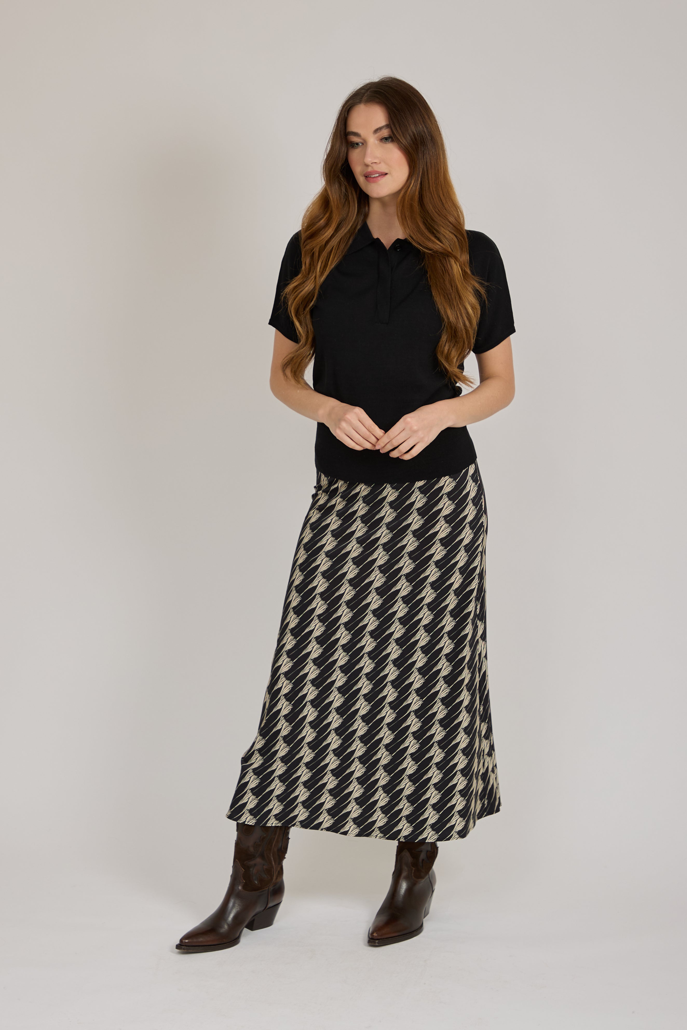 PRINTED SKIRT- BLACK AND WHITE