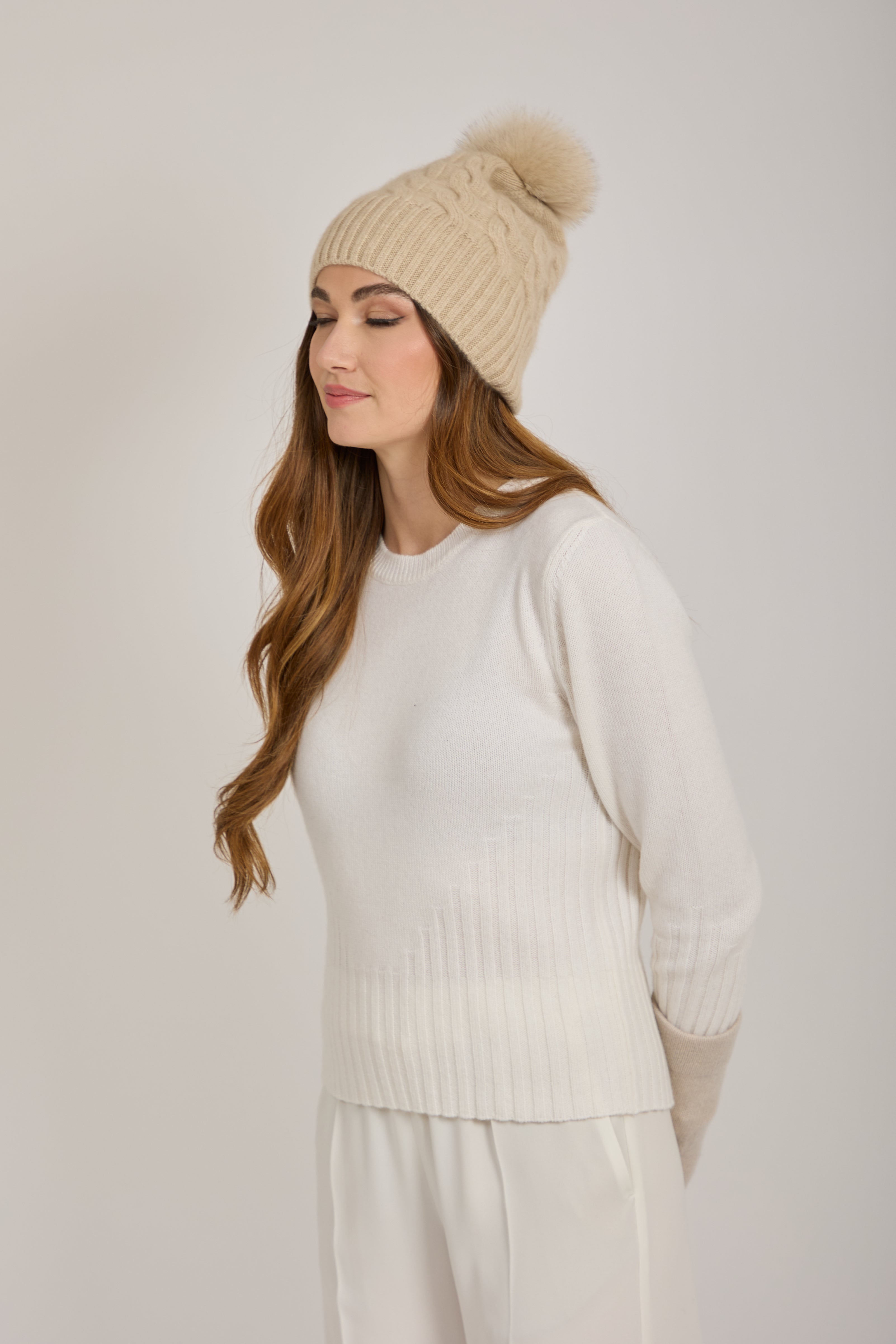 CASHMERE HAT WITH POMPOM-BEIGE
