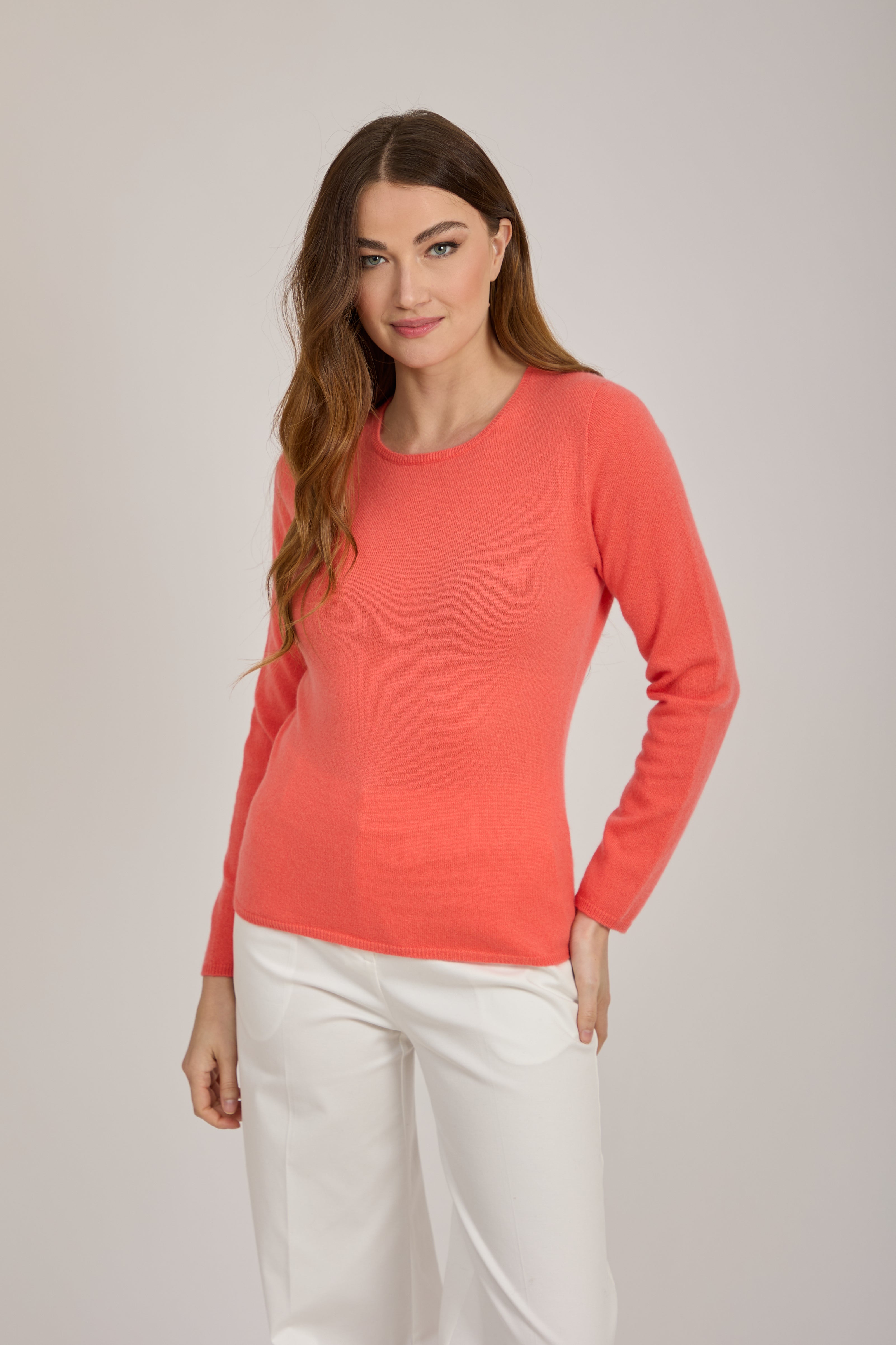 CREW NECK FITTED CASHMERE JUMPER-CORAL