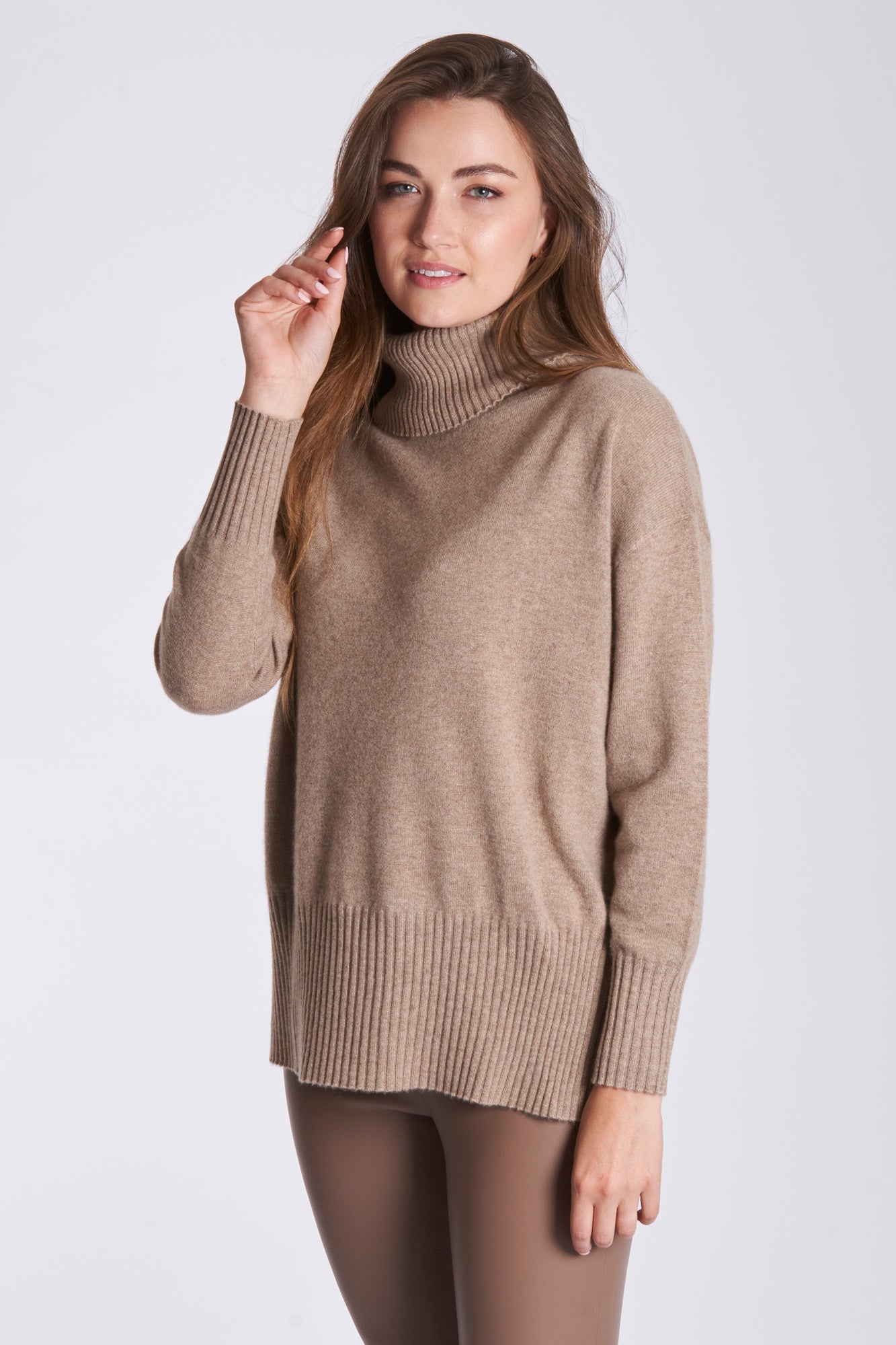 Pull col roulé oversize en cachemire Noisette