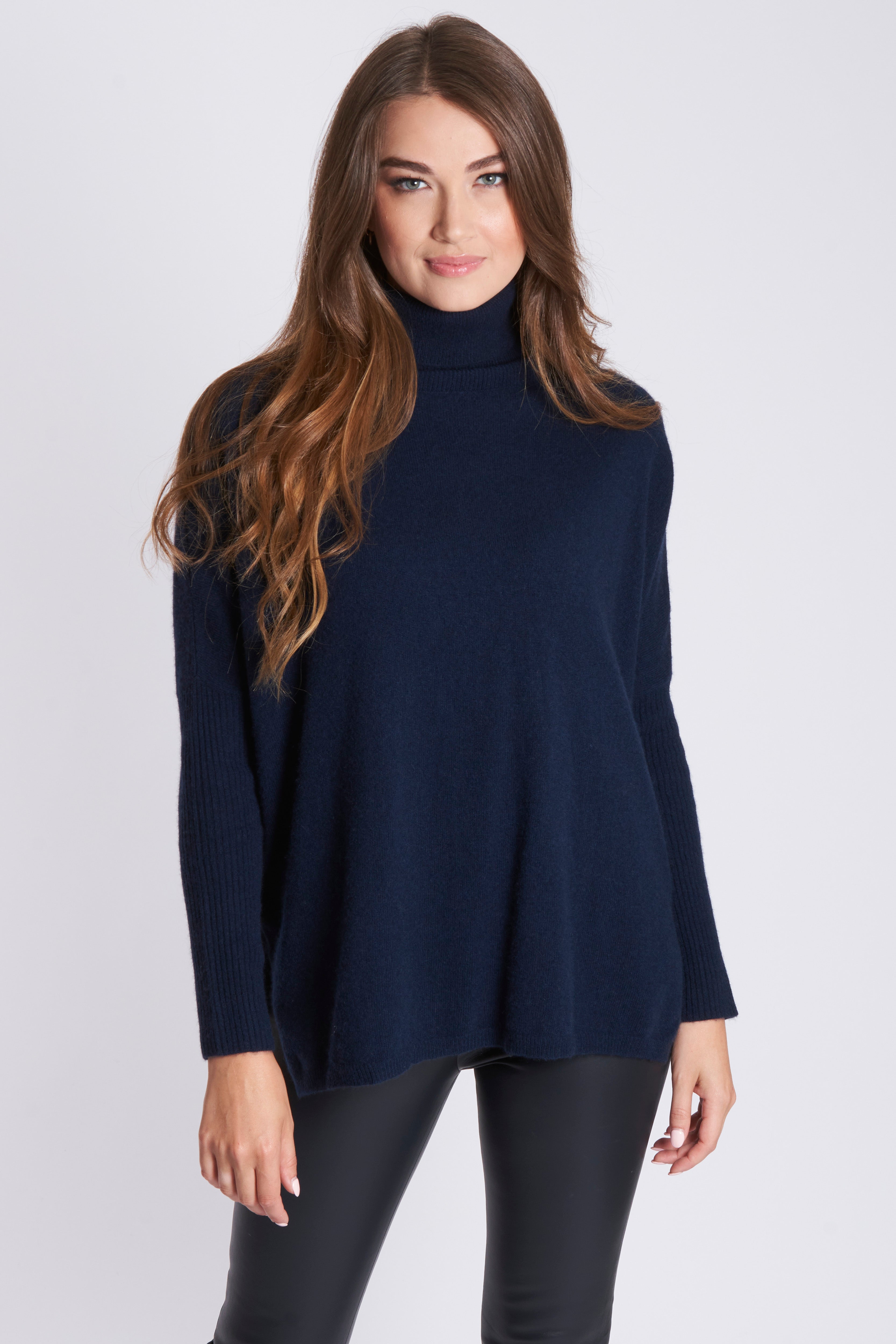 Poncho col roulé en cachemire fin - Bleu marine