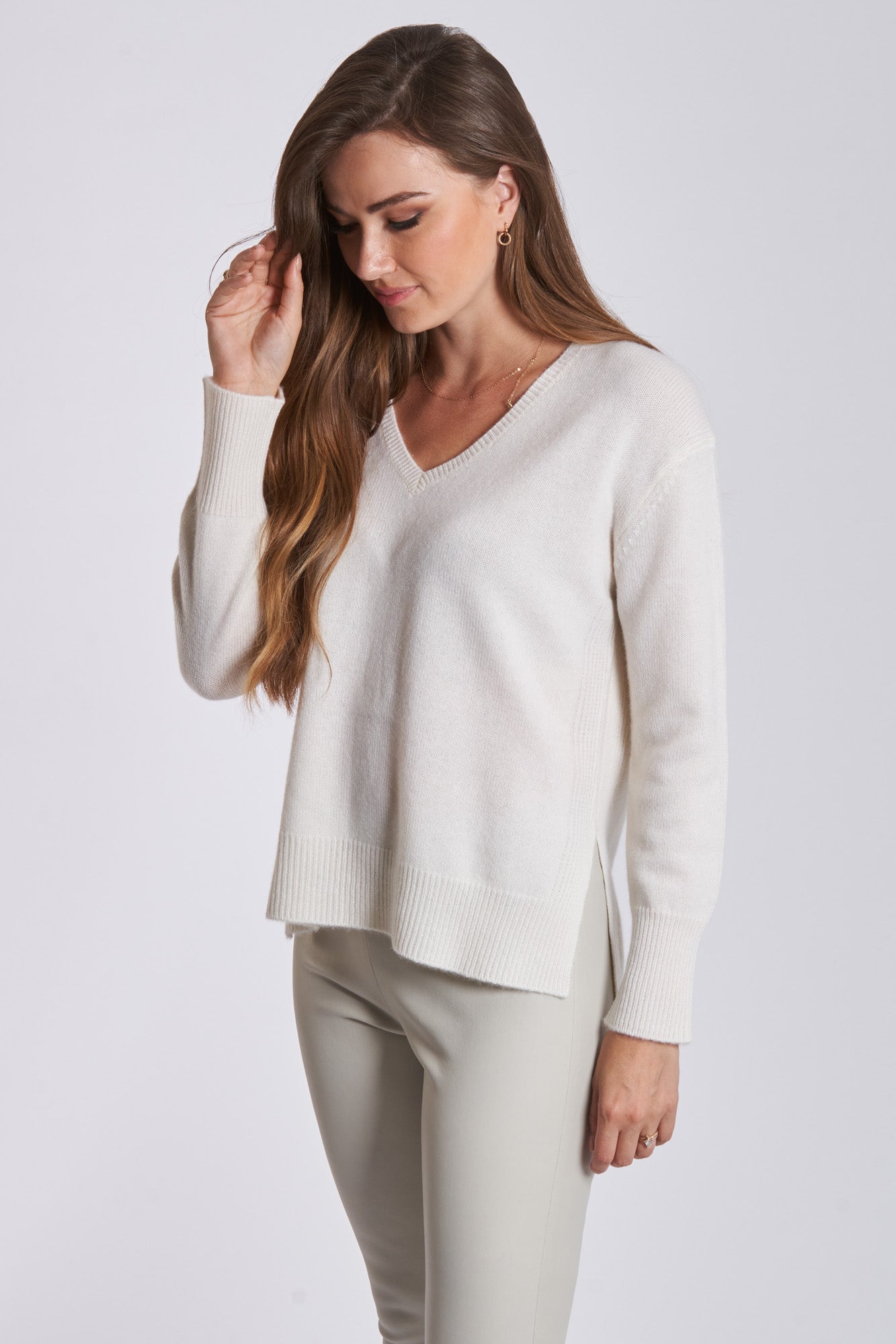 Pull col V en cachemire écru