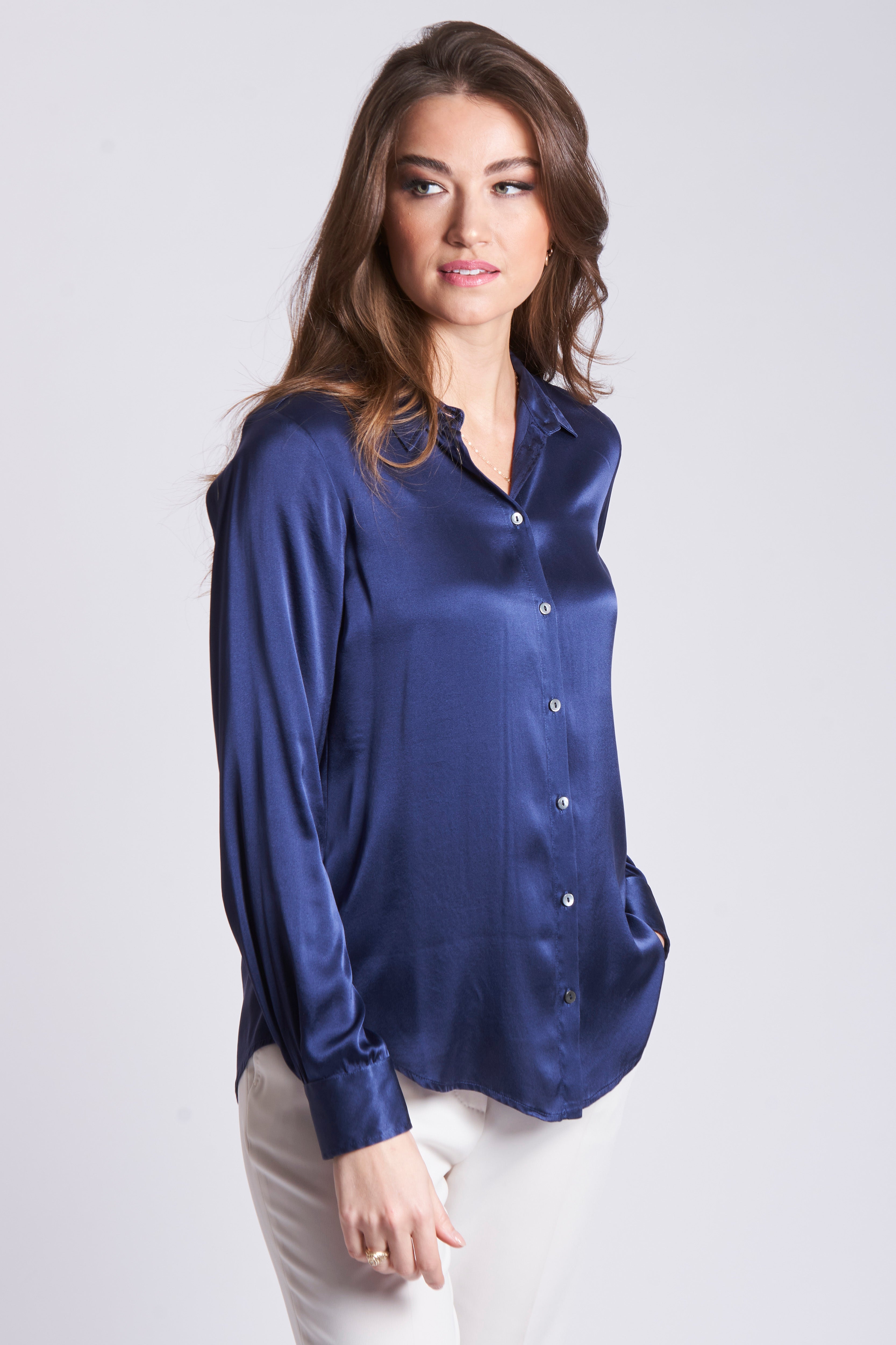 Chemise en soie bleu marine
