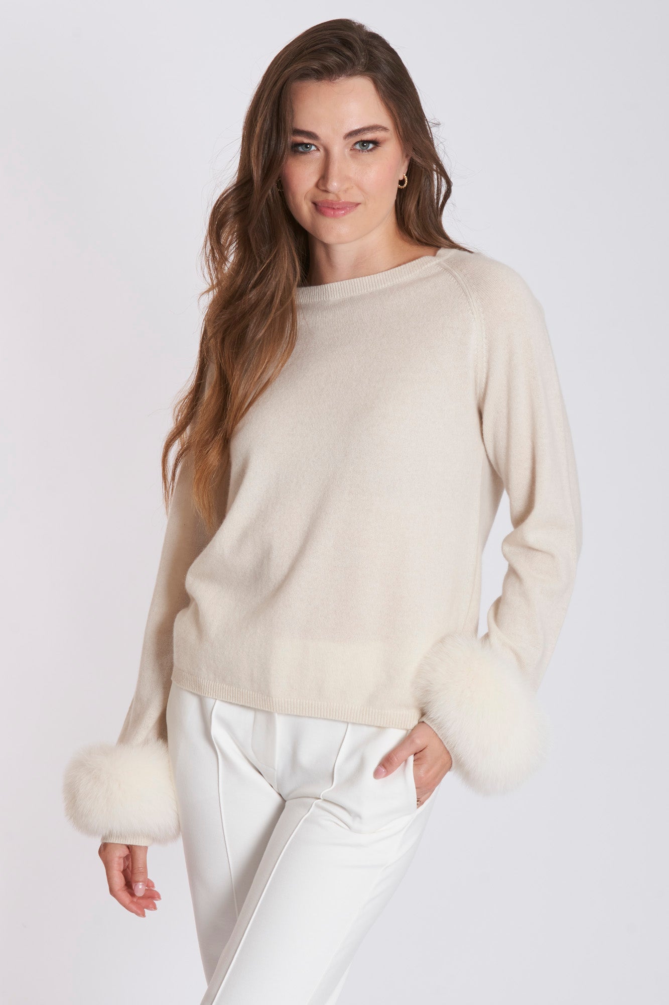 Cardigan en tricot de cachemire avec bordure en renard blanc