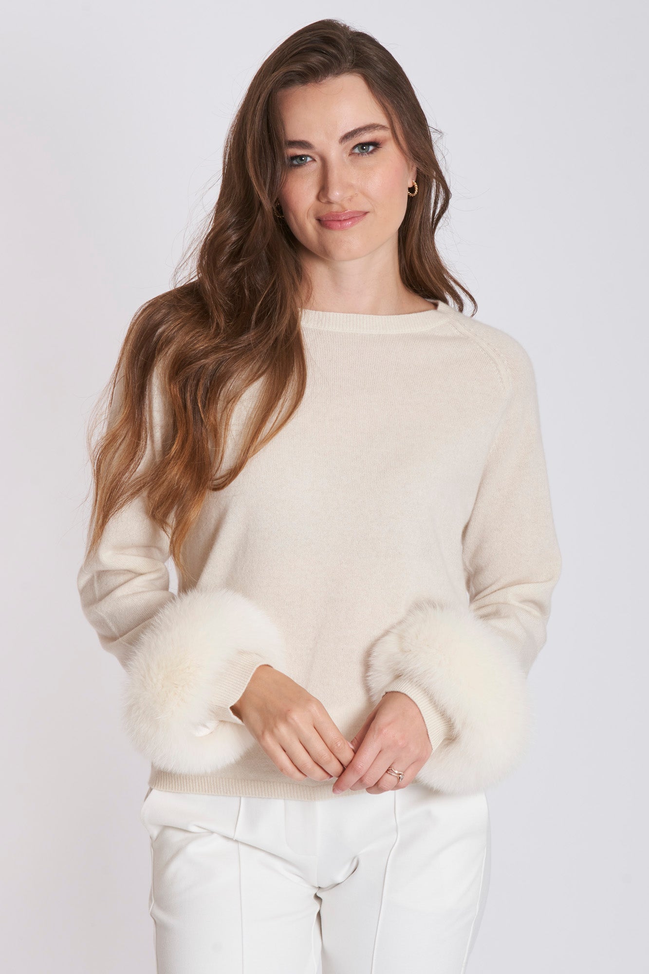 Cardigan en tricot de cachemire avec bordure en renard blanc