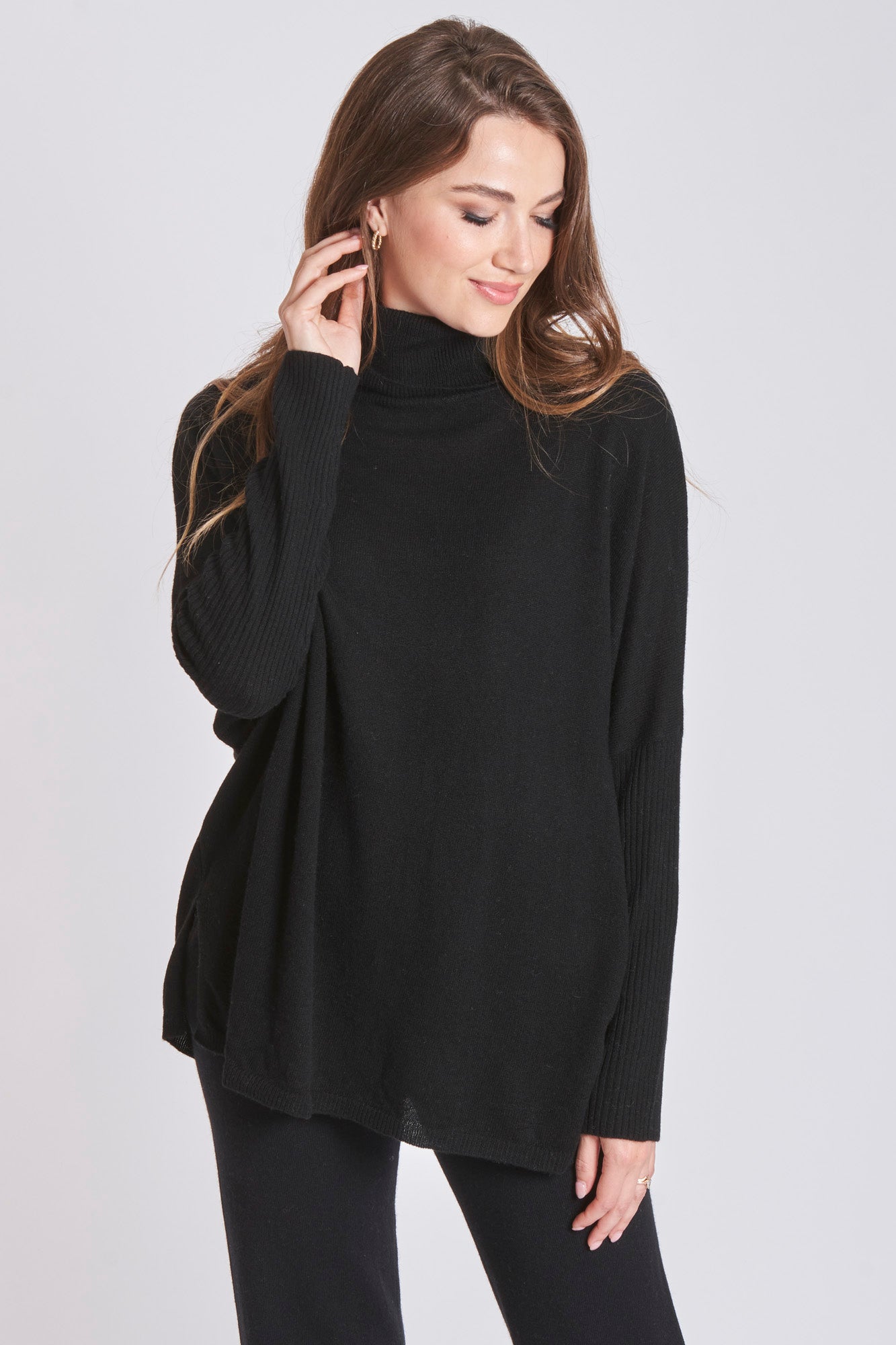 Poncho col montant en cachemire noir