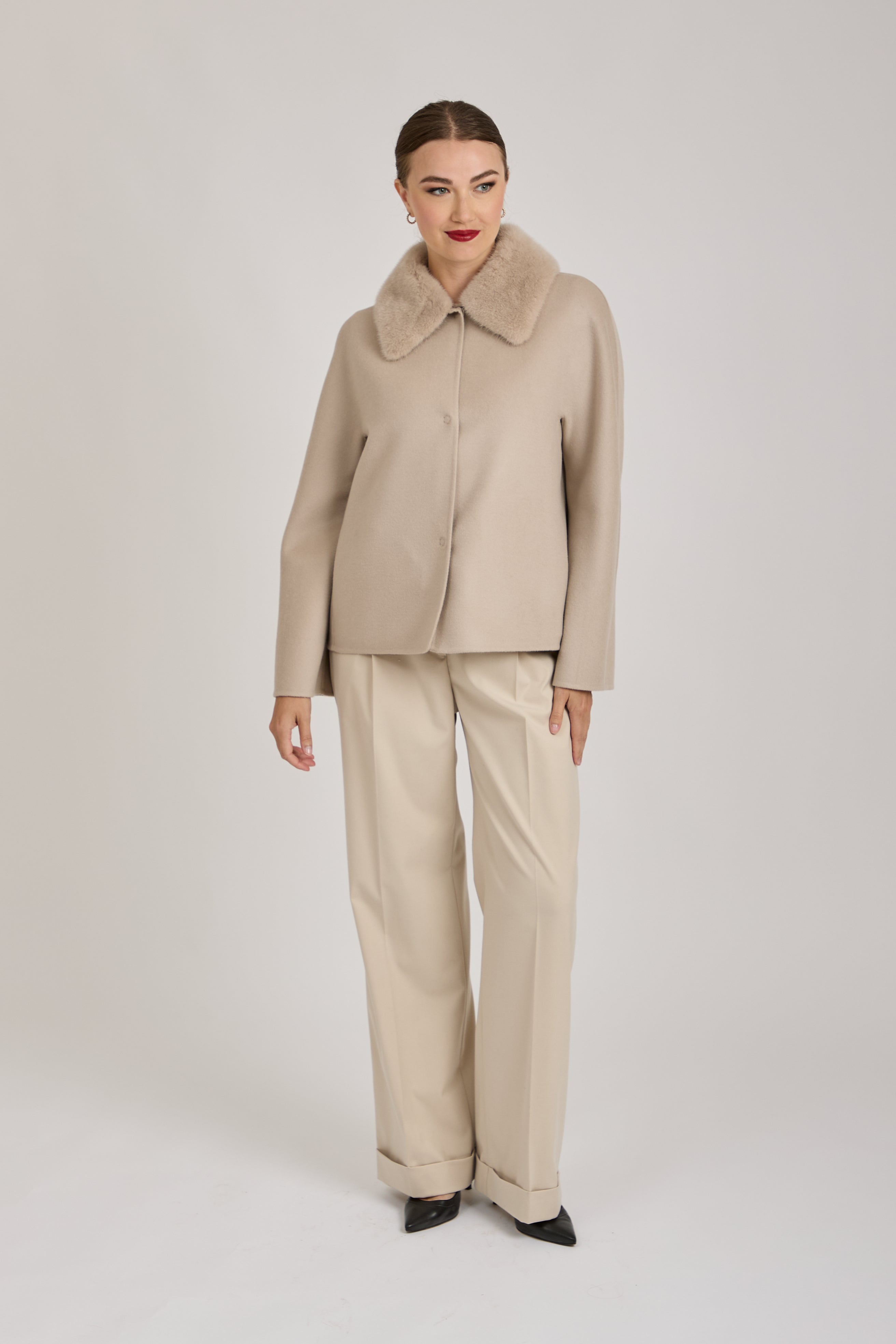 SHORT JACKET WITH MINK COLAR-BEIGE