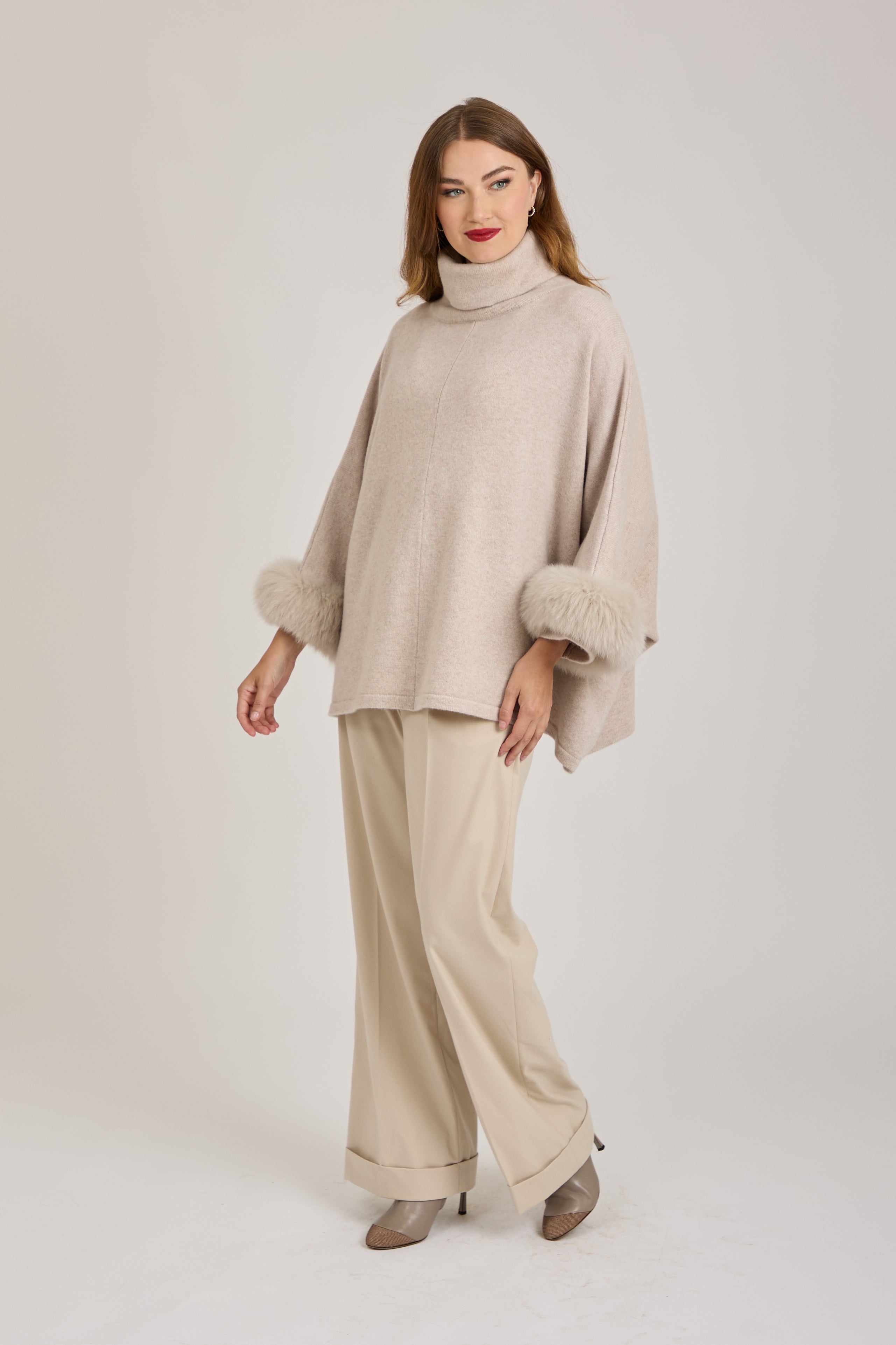 PONCHO WITH FOX CUFFS-BEIGE