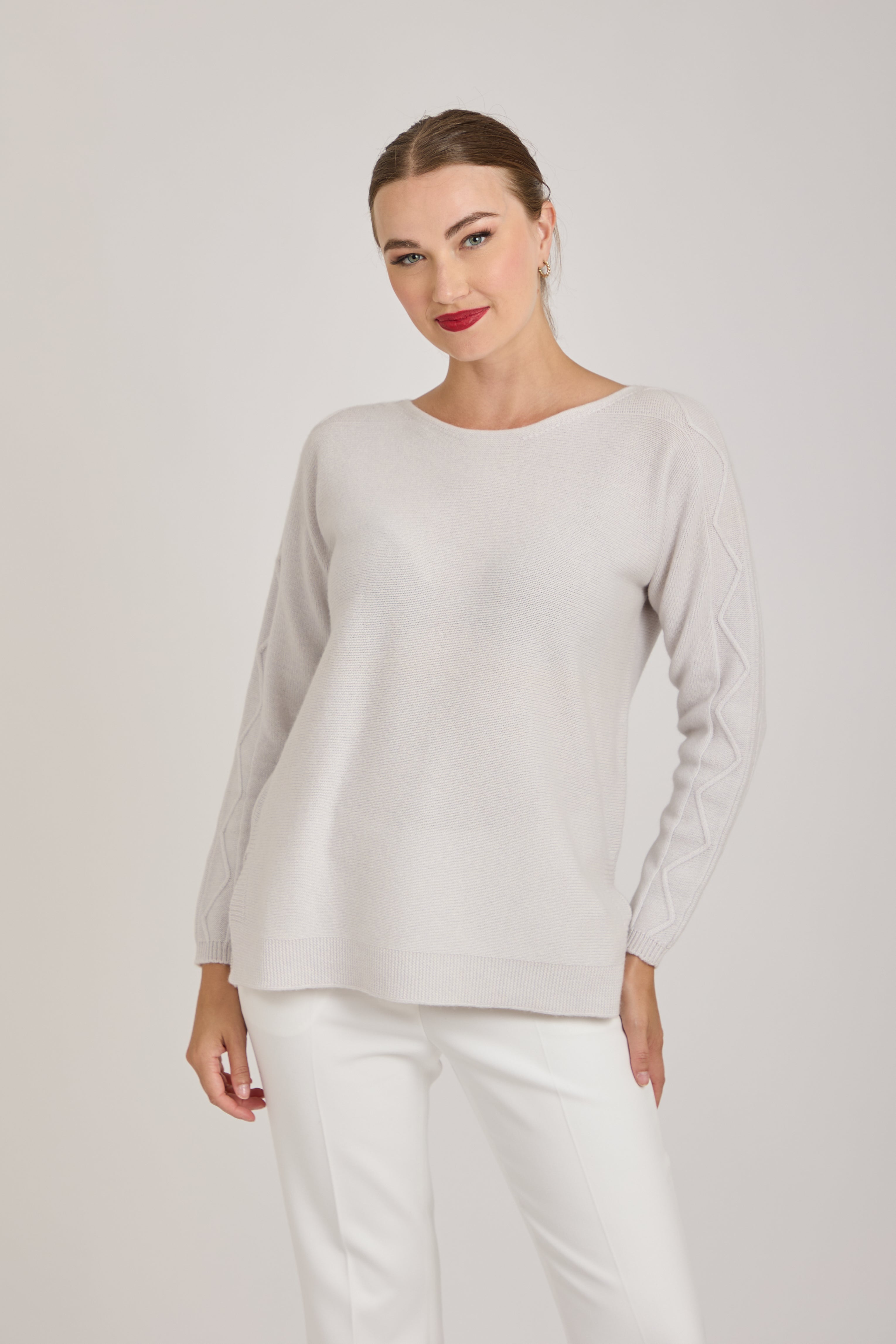 CREW NECK CABLE SLEEVE DETAIL - DOVE GREY