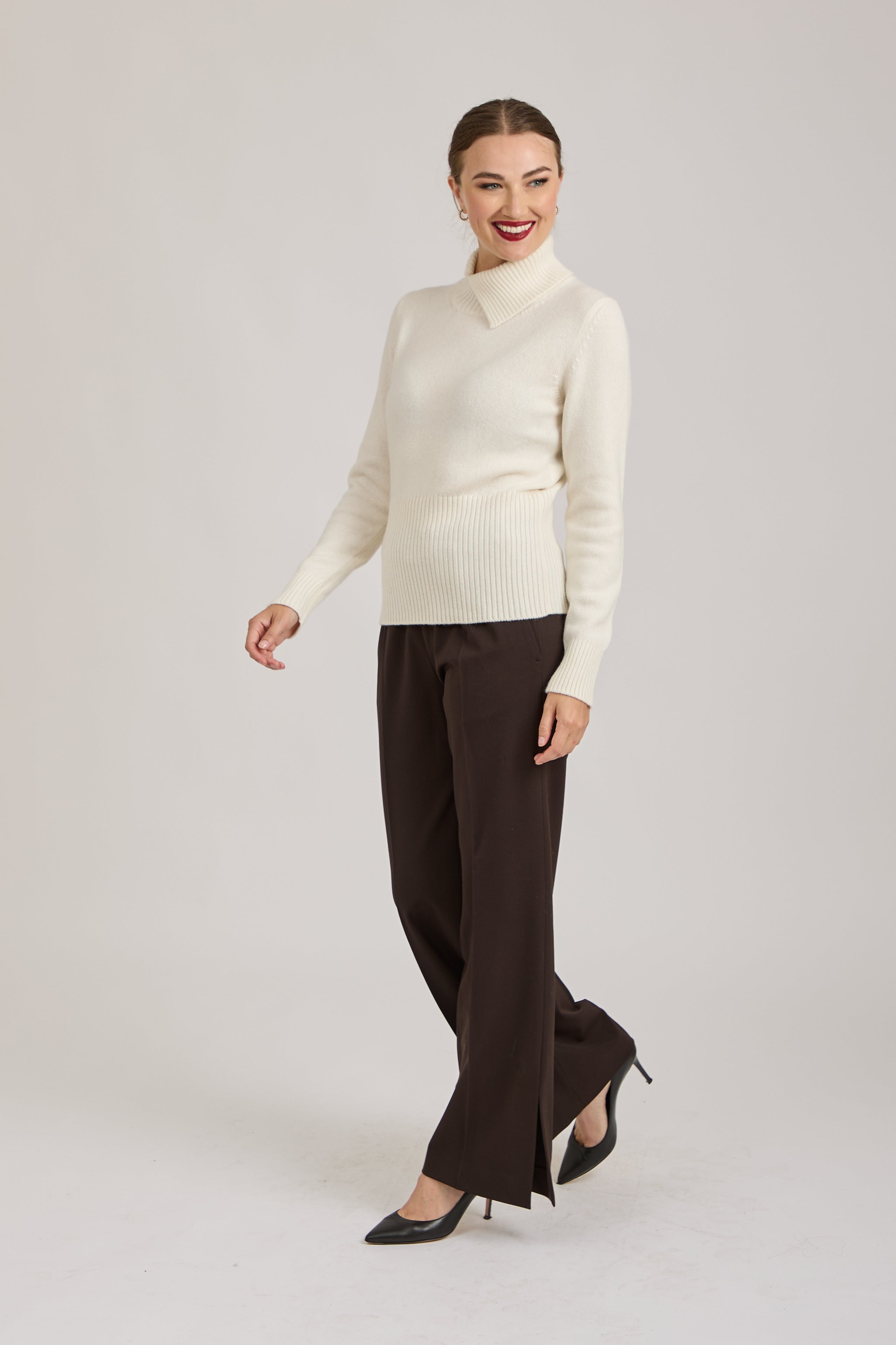 TROUSERS-MARRONE