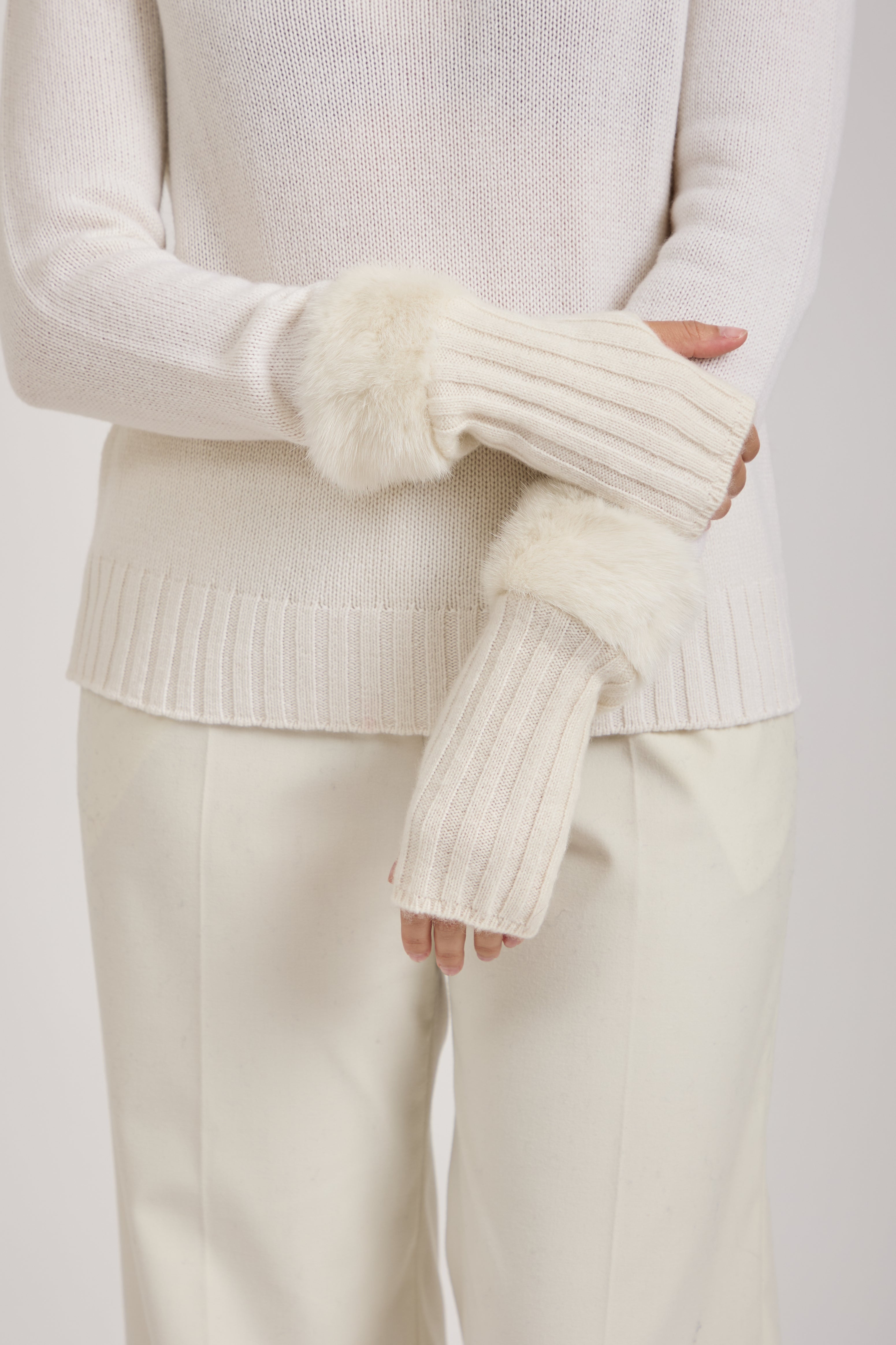 CASHMERE MITTENS WITH MINK DETAILS-WHITE