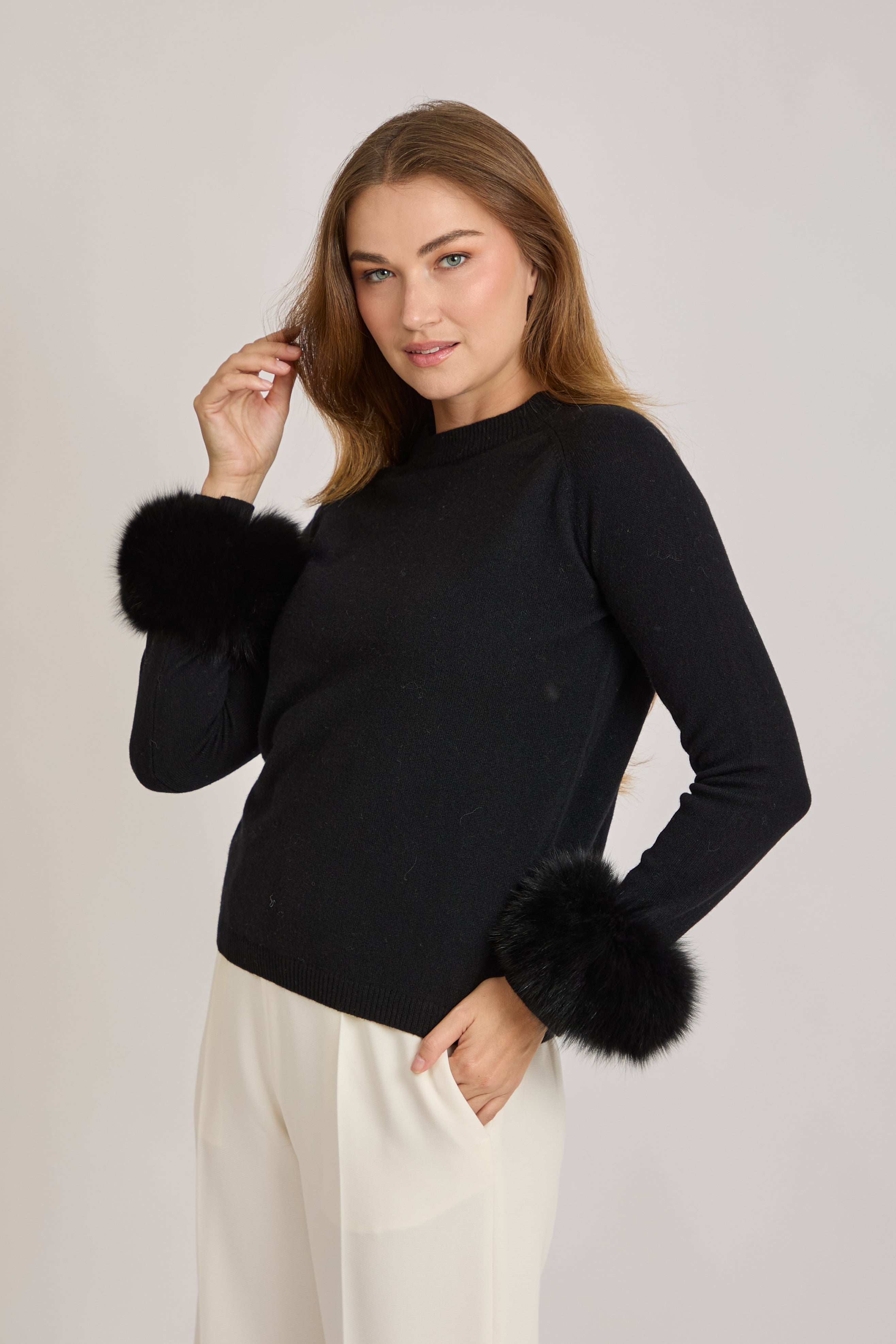 THIN CASHMERE WITH FOX CUFFS-BLACK