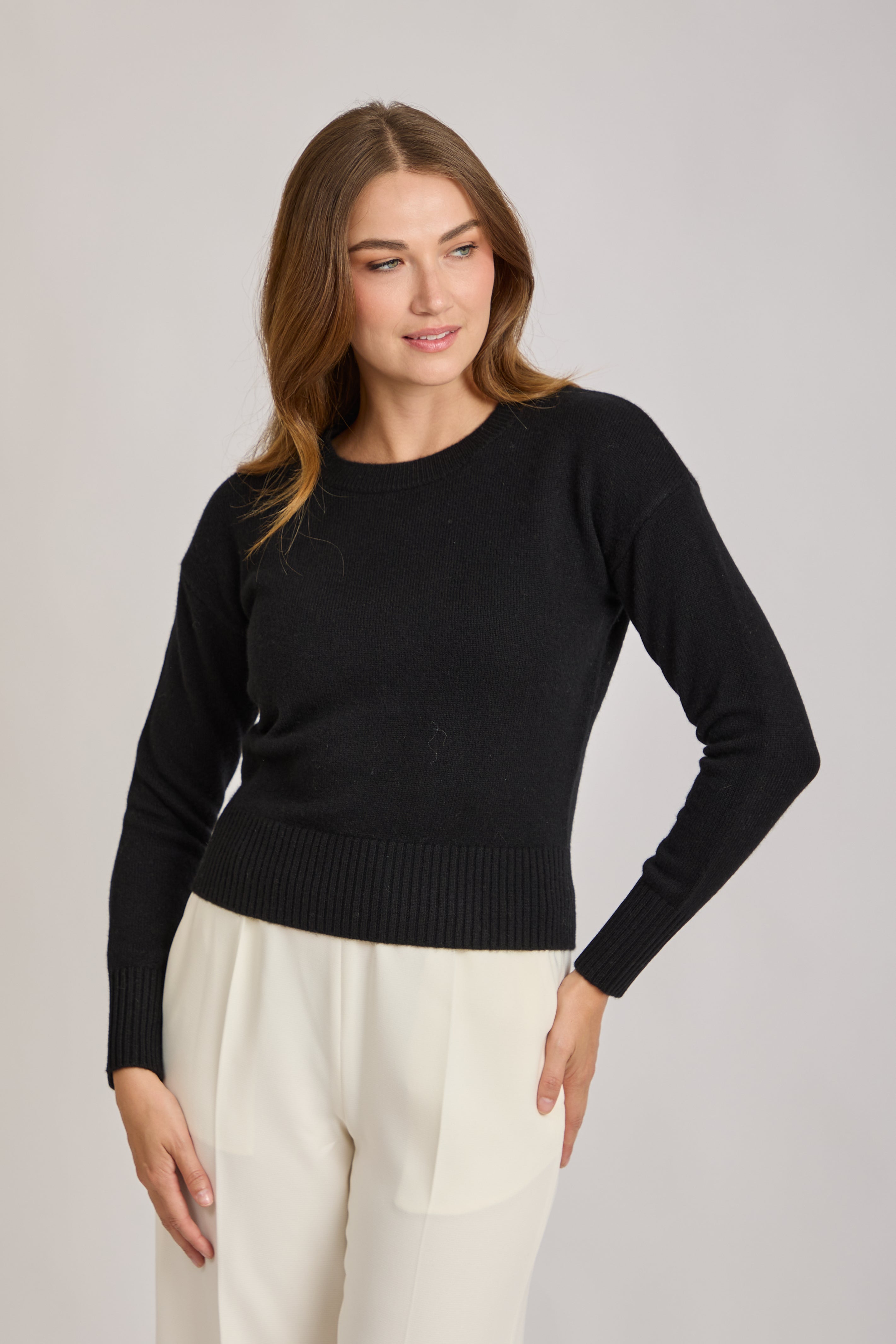 CREW NECK CASHMERE JUMPER- BLACK