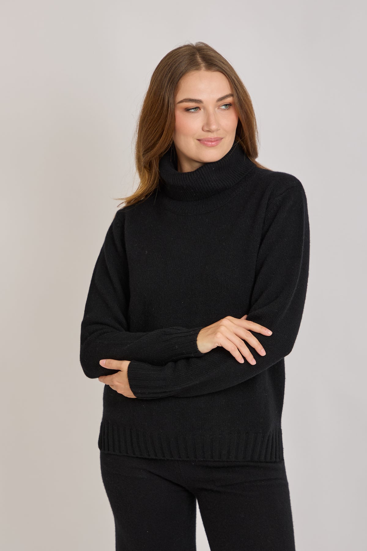 CASHMERE TURTLE NECK JUMPER-BLACK