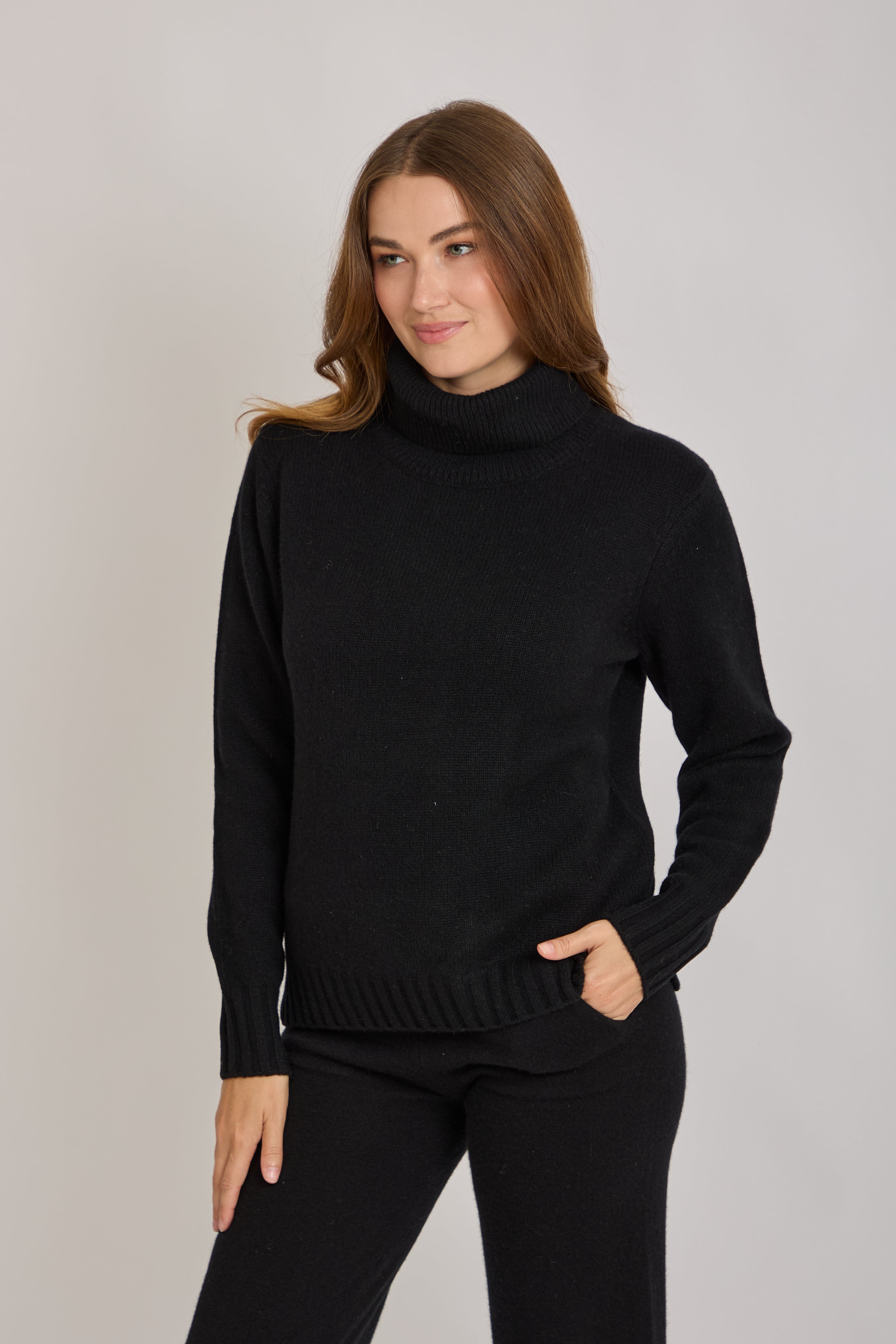 CASHMERE TURTLE NECK JUMPER-BLACK