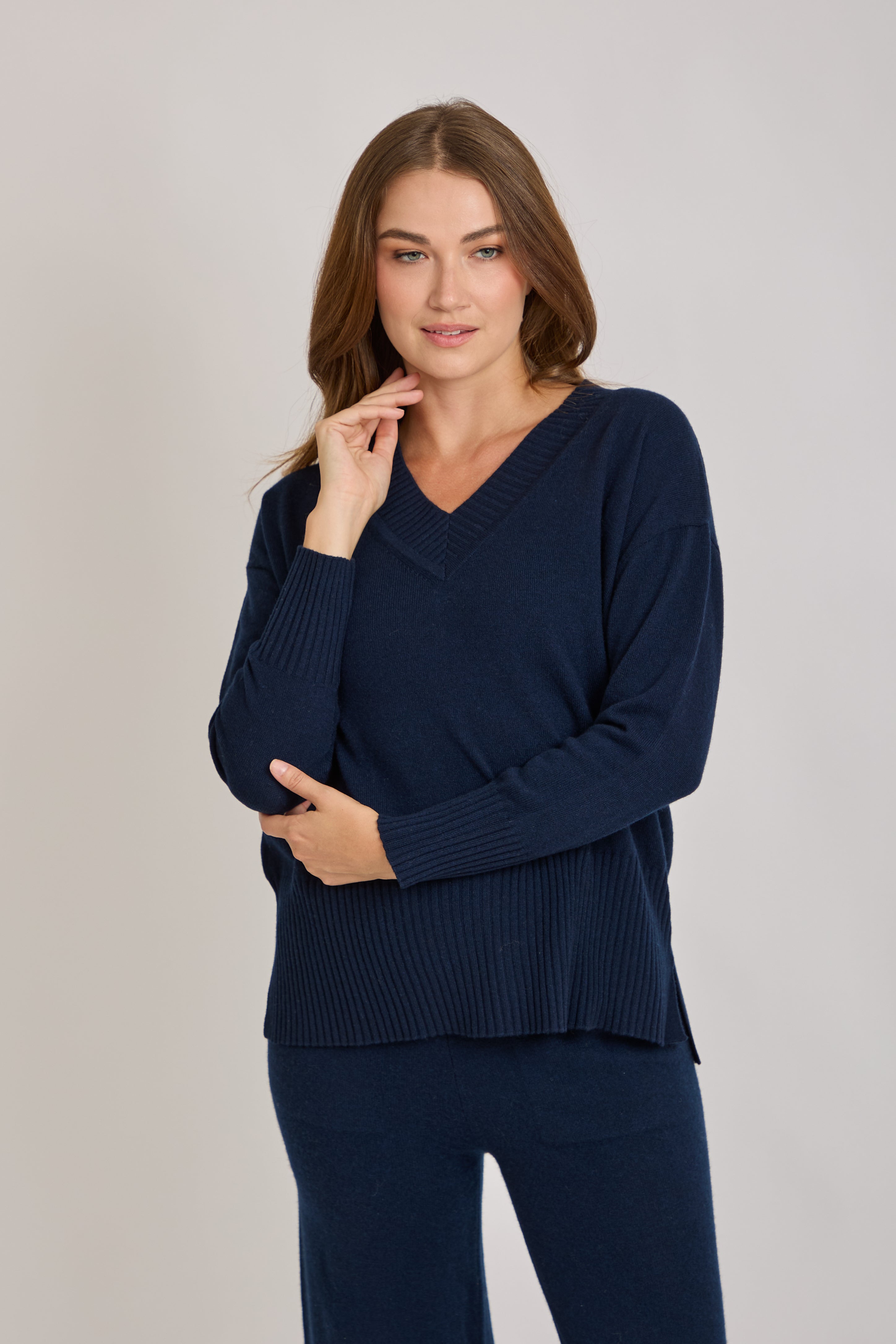 V NECK CASHMERE JUMPER-NAVY