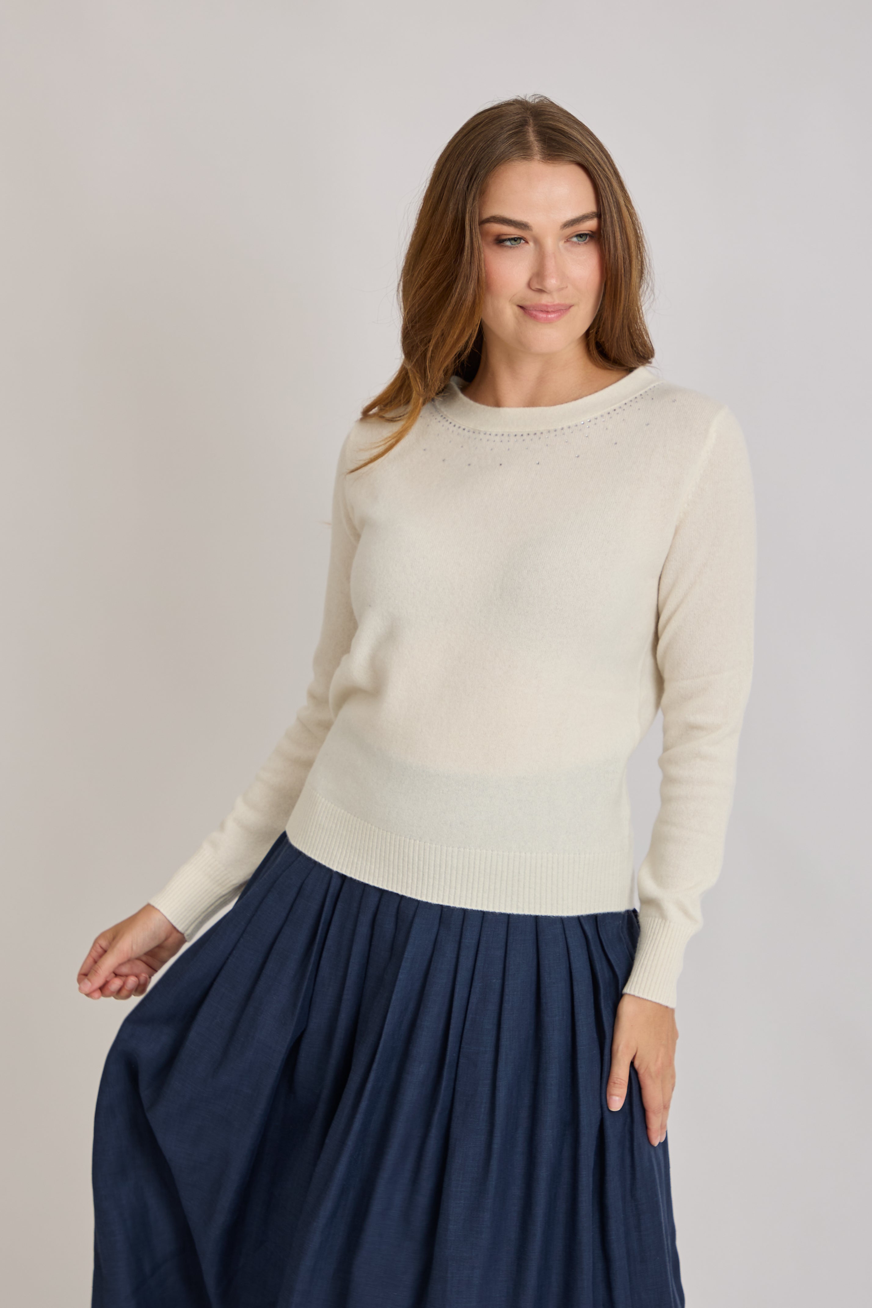 CREW NECK CASHMERE JUMPER- OFF WHITE