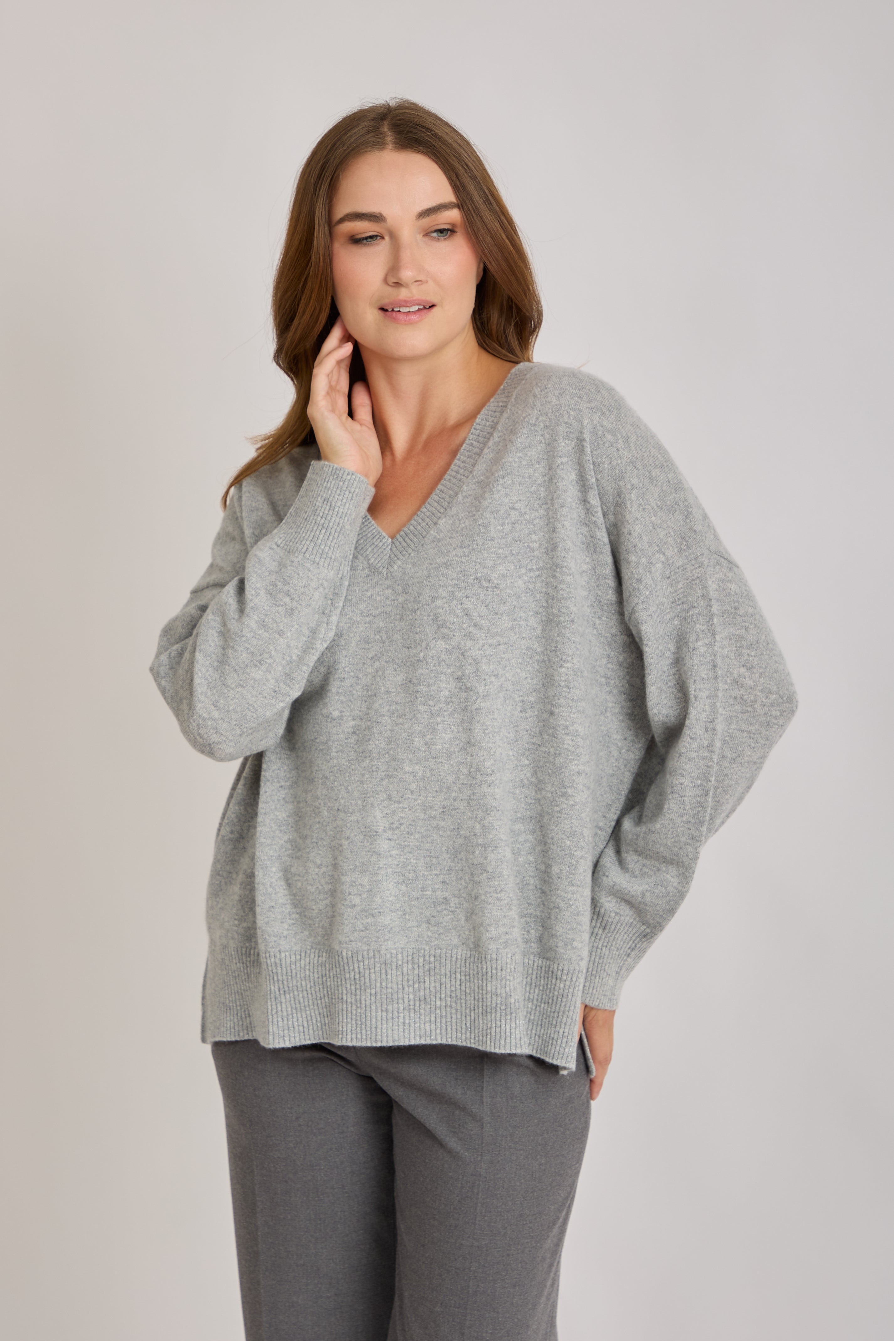 V NECK CASHMERE JUMPER WITH LUREX DETAILS-GREY