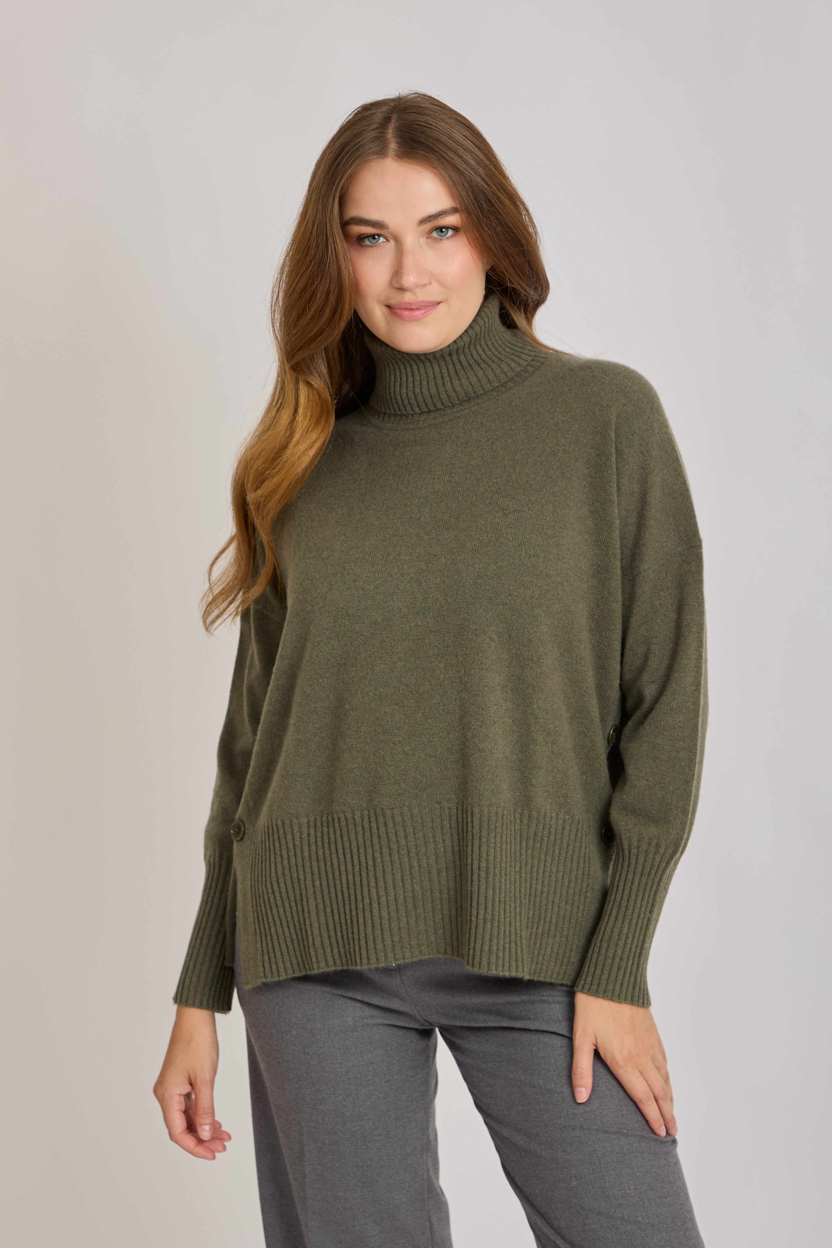 HIGH NECK CASHMERE JUMPER WITH BUTTO DETAILS AT THE SIDE -KAKI