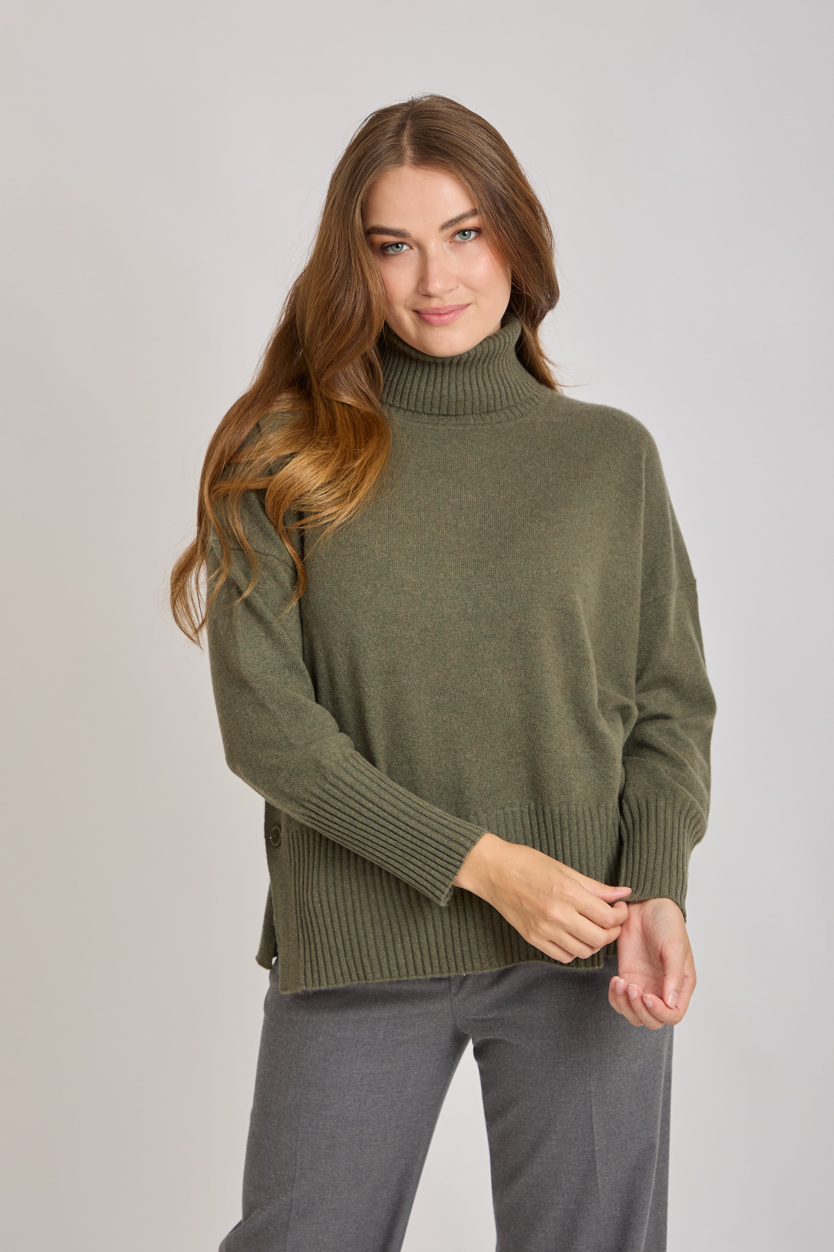 HIGH NECK CASHMERE JUMPER WITH BUTTO DETAILS AT THE SIDE -KAKI