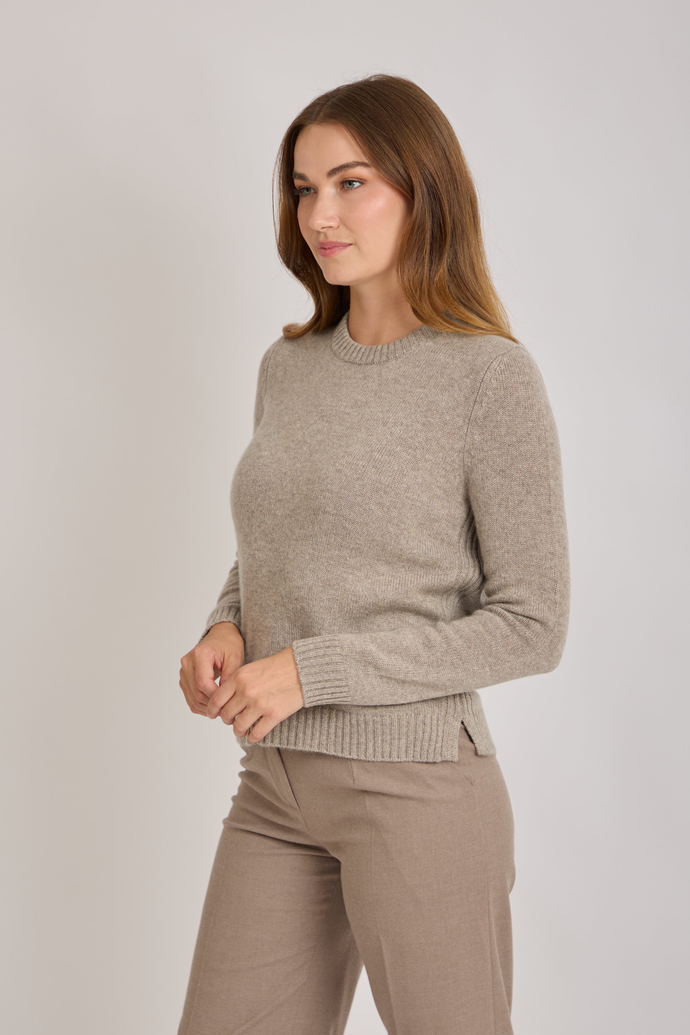 CREW NECK CASHMERE JUMPER- TAUPE