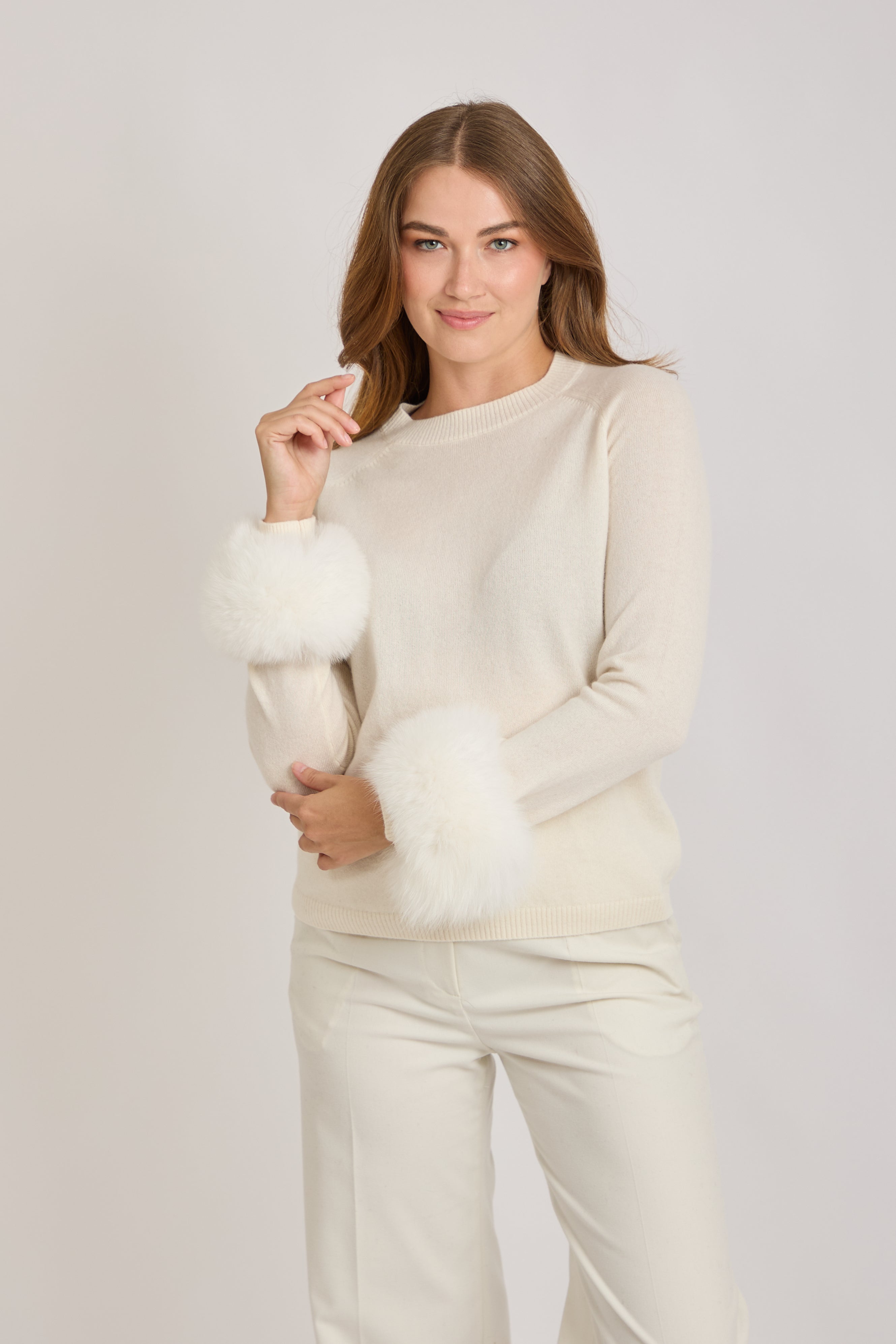 THIN CASHMERE WITH FOX CUFFS-OFF WHITE