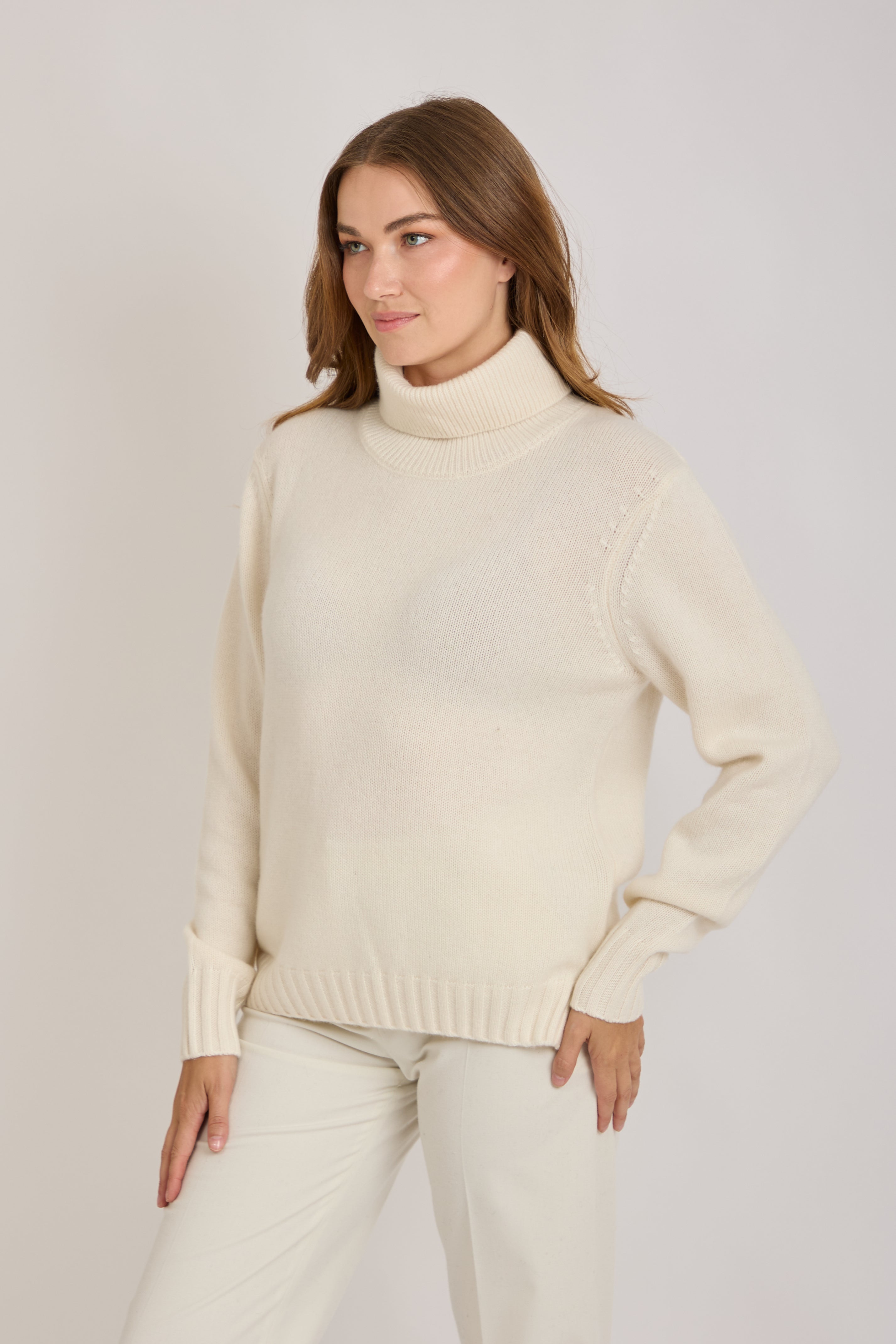 TURTLE NECK CASHMERE JUMPER- OFF WHITE