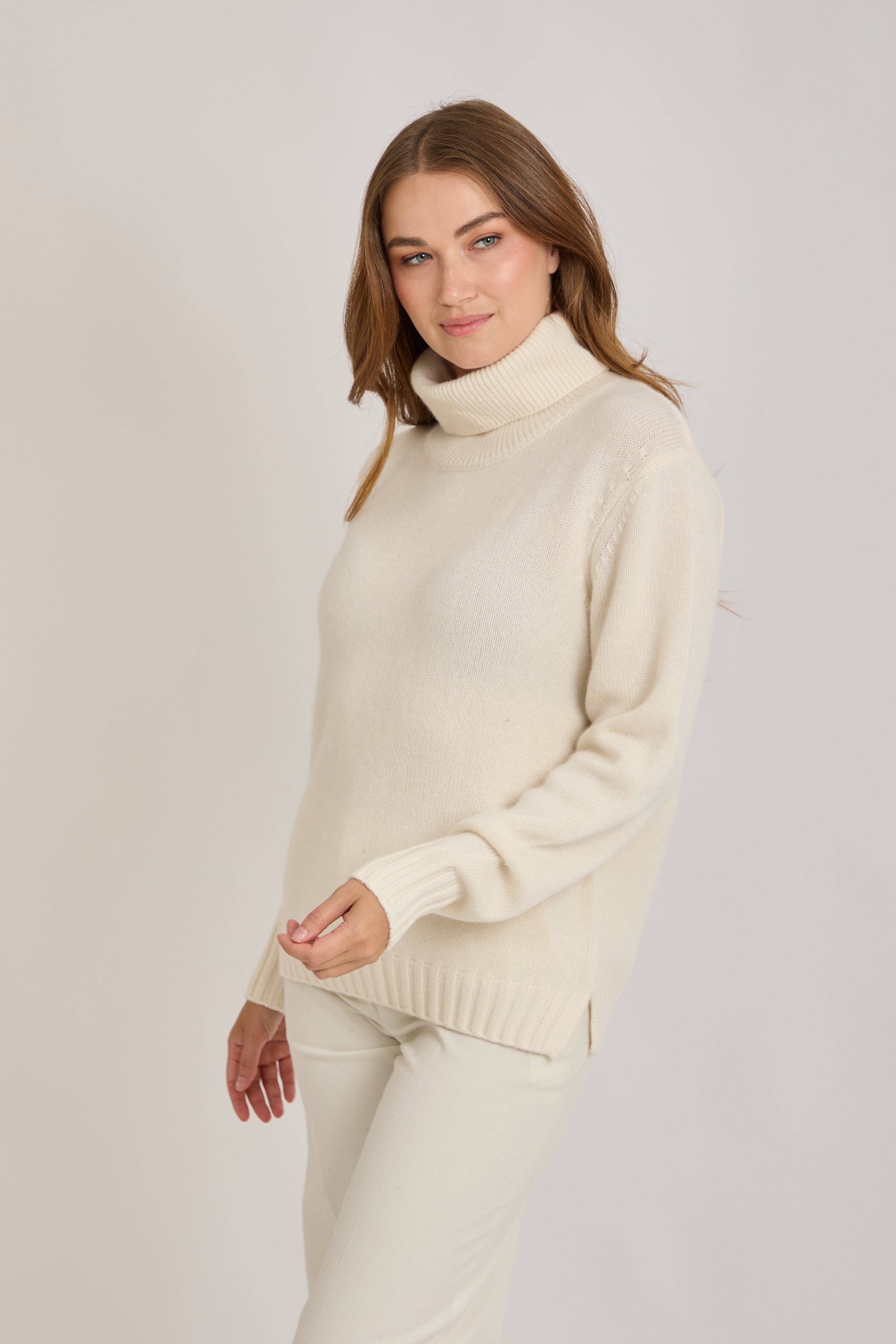TURTLE NECK CASHMERE JUMPER- OFF WHITE