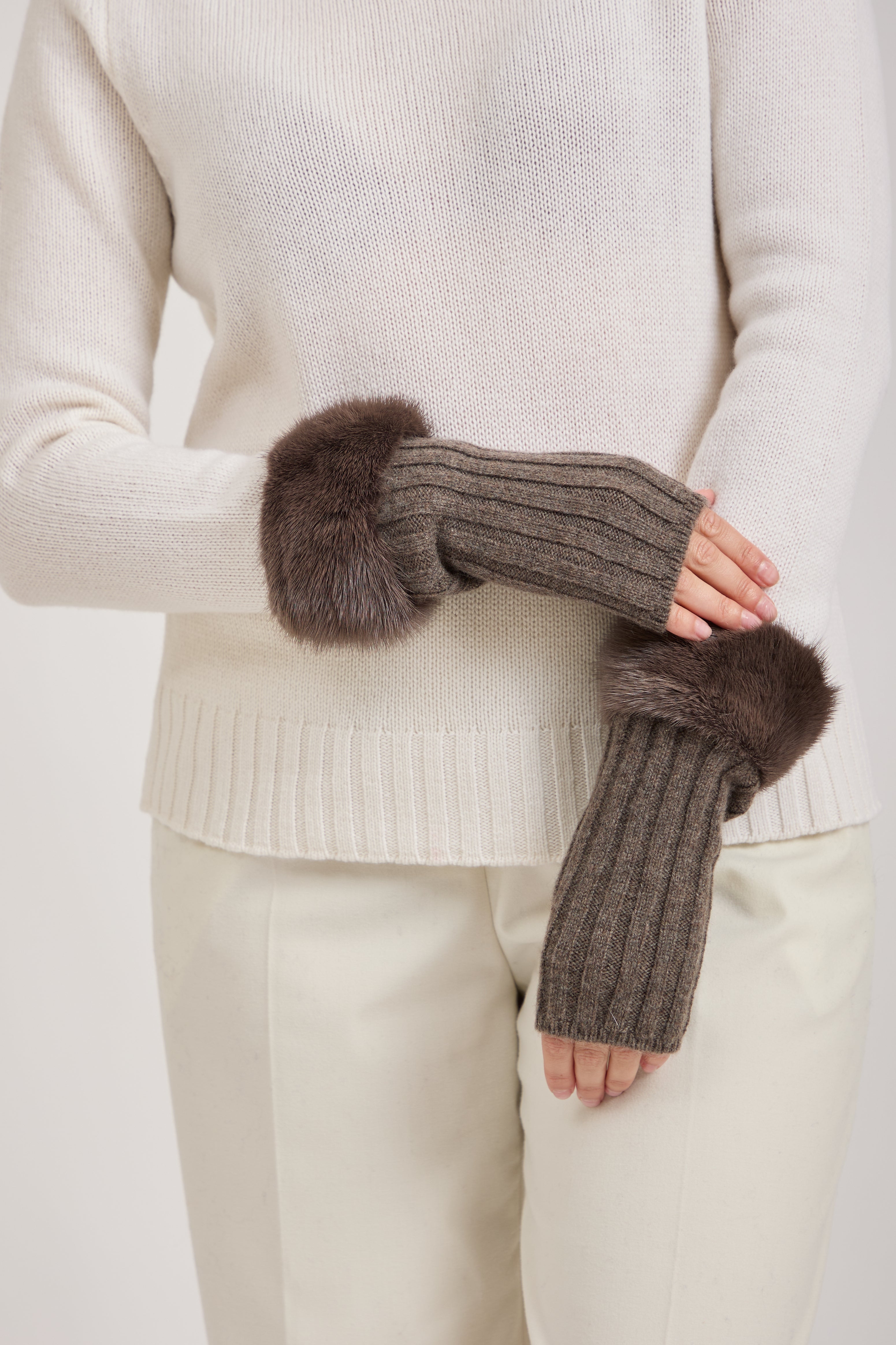 CASHMERE MITTENS WITH MINK DETAILS-BROWN