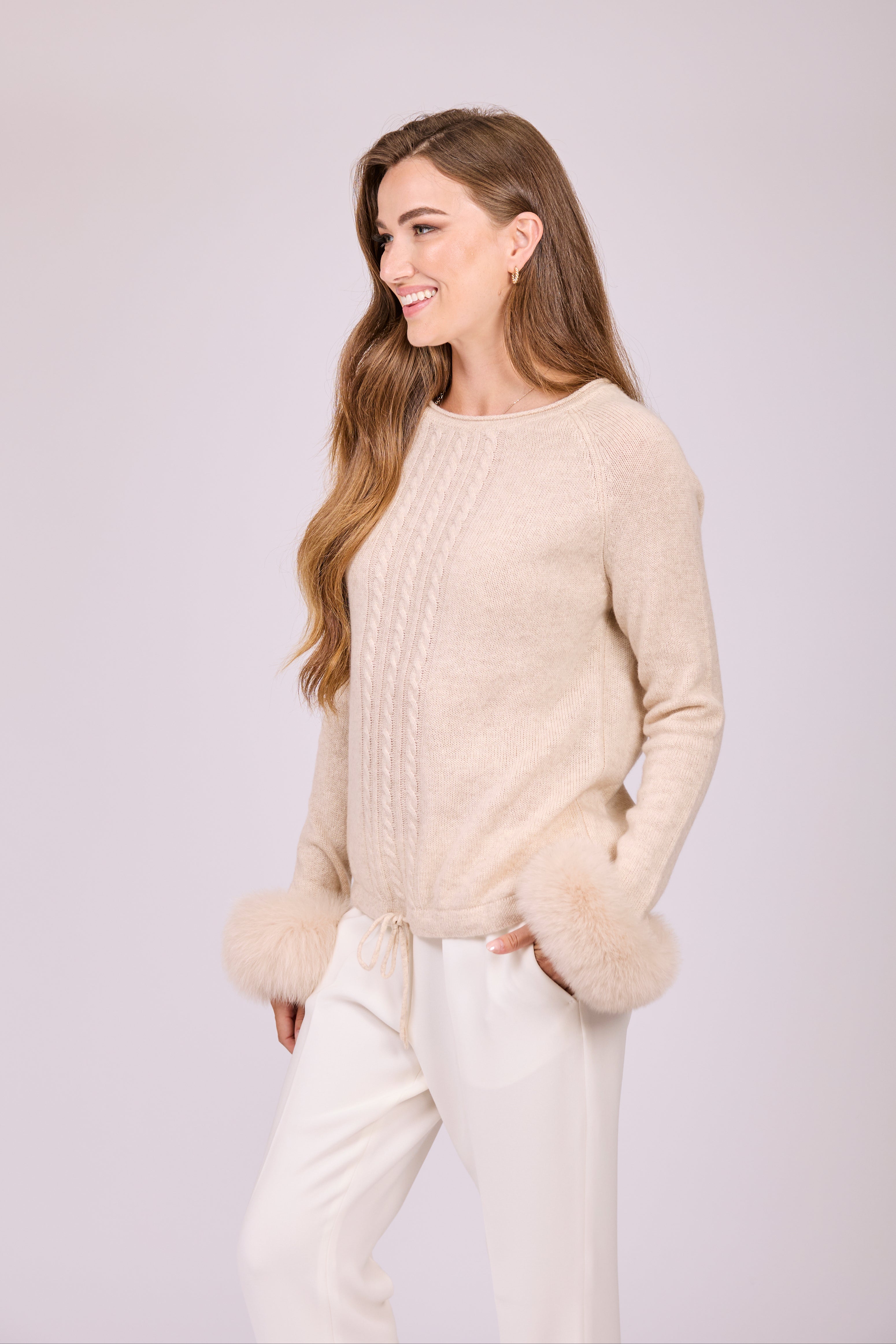 Pull en cachemire avec poignets en fourrure de renard, beige