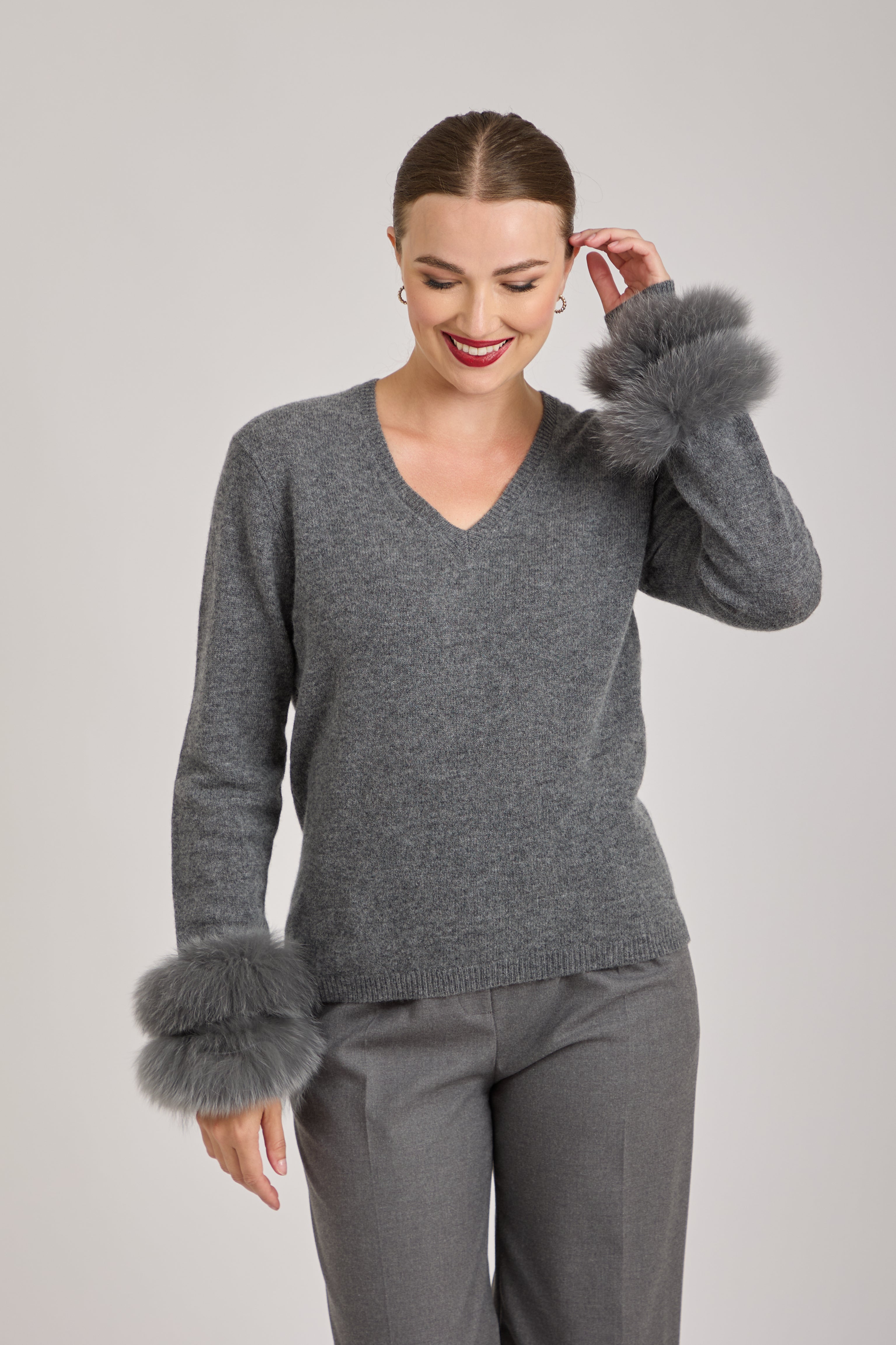 CASHMERE JUMPER WITH FUR DETAILS -GREY