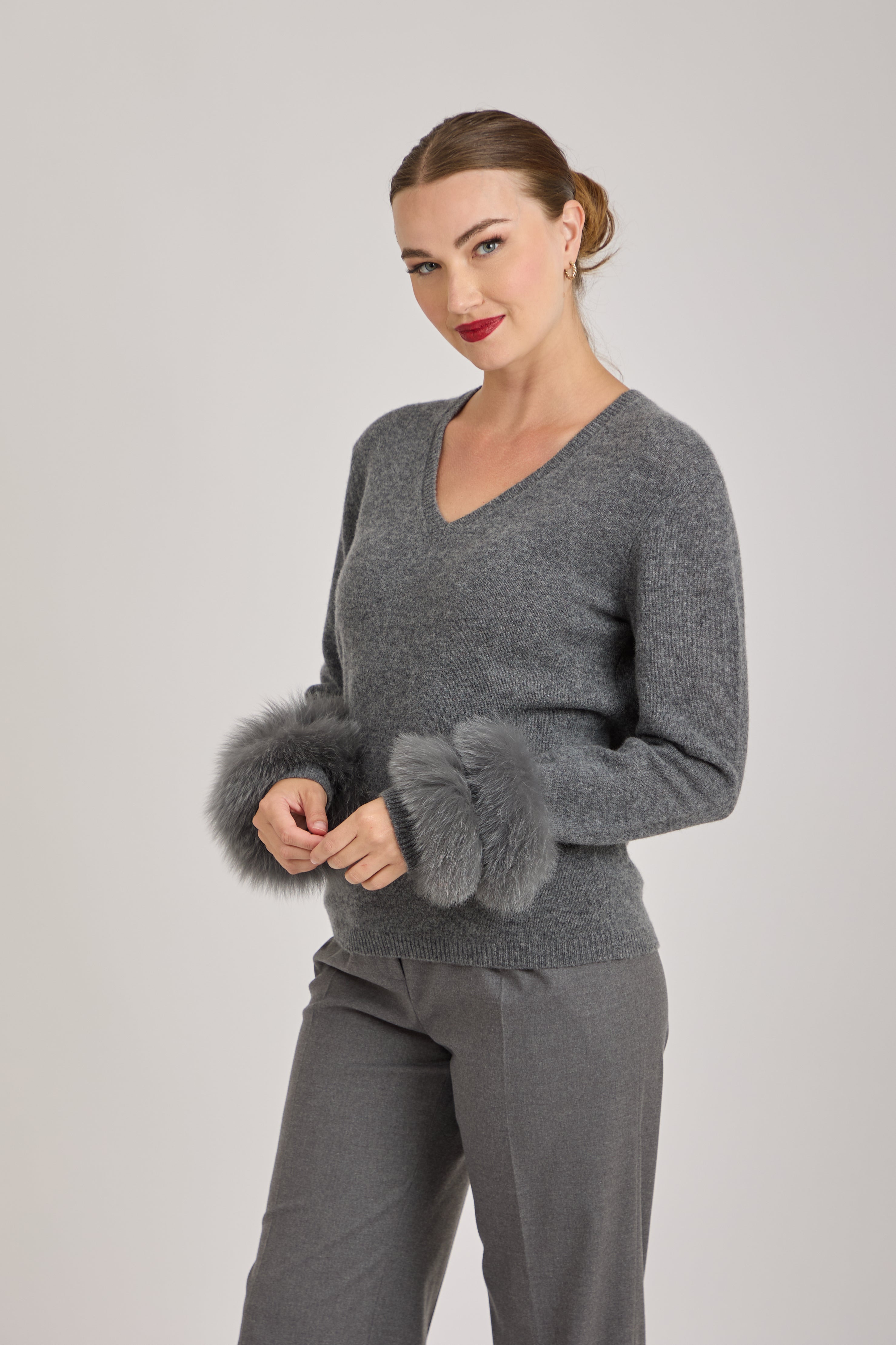 CASHMERE JUMPER WITH FUR DETAILS -GREY