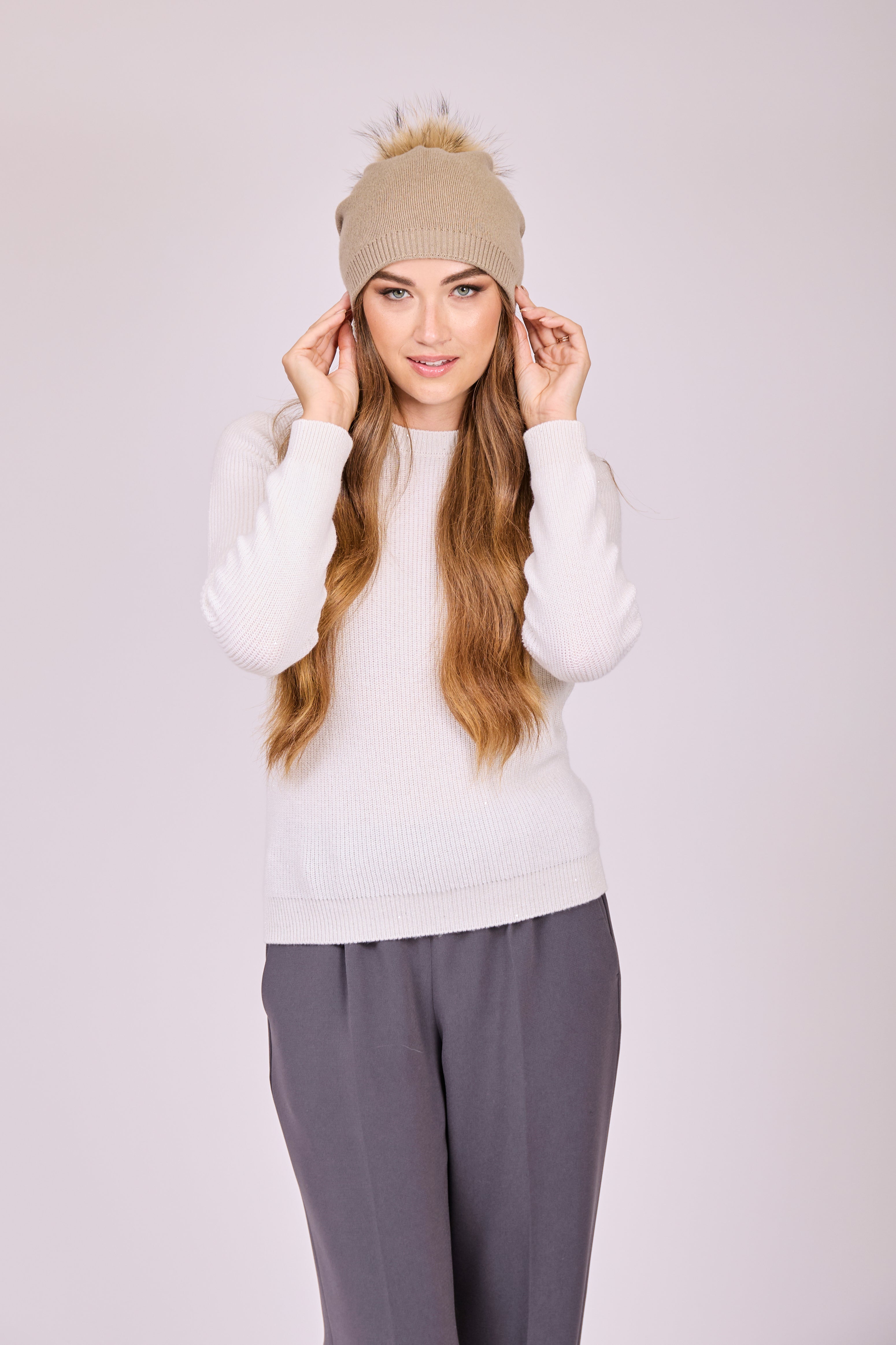 Bonnet à pompon en cachemire beige clair