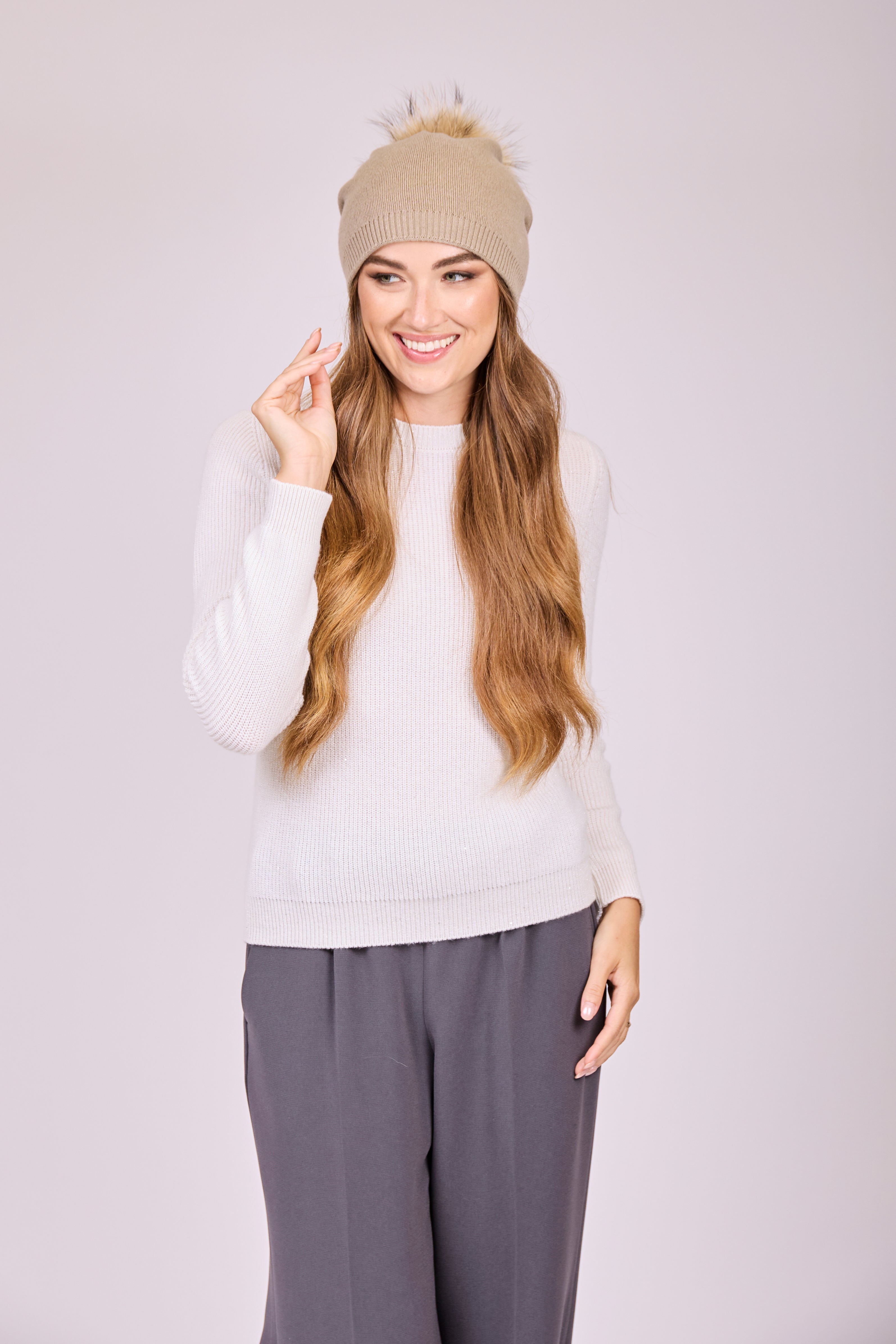 Bonnet à pompon en cachemire beige clair