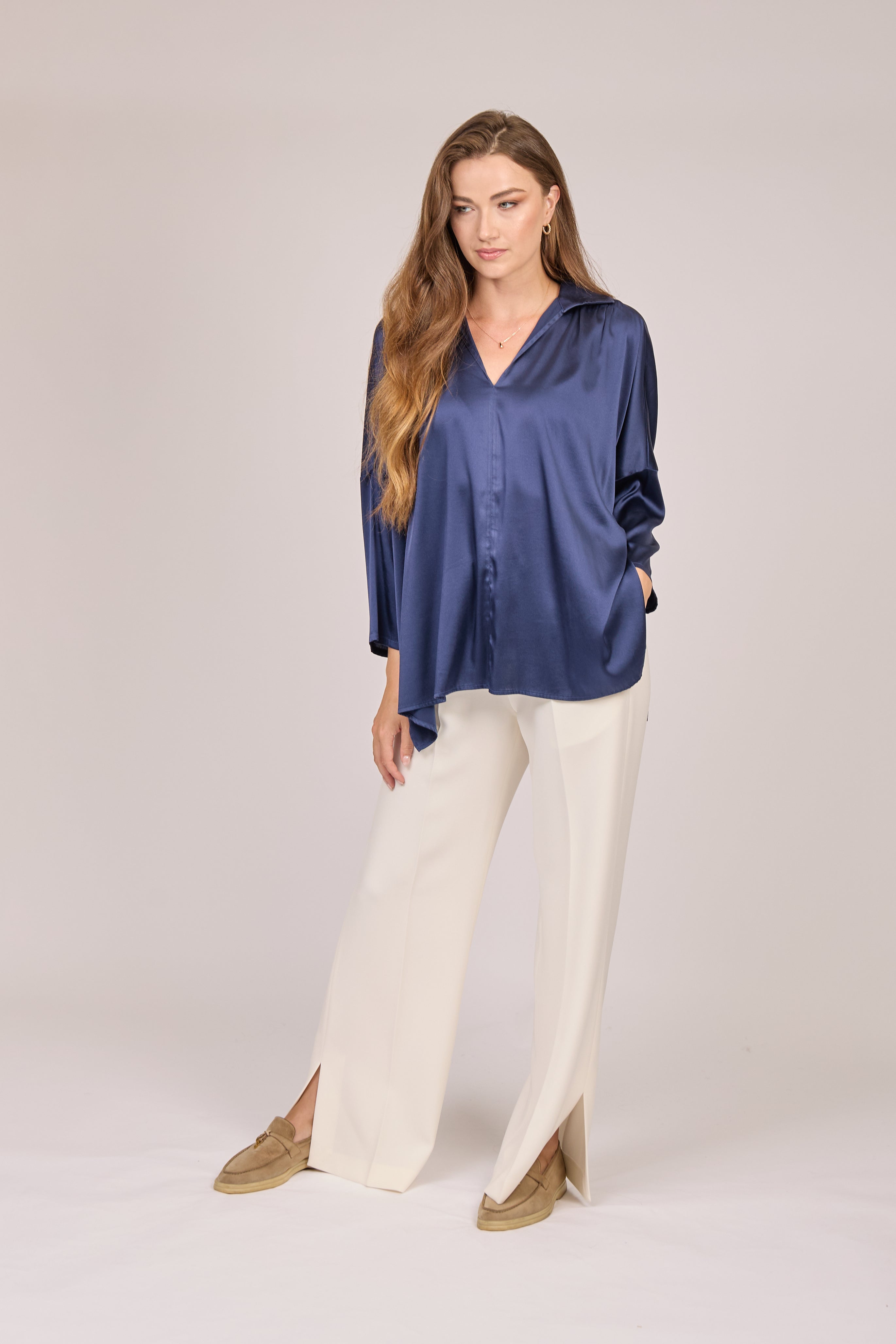 Chemise en soie oversize, bleu marine