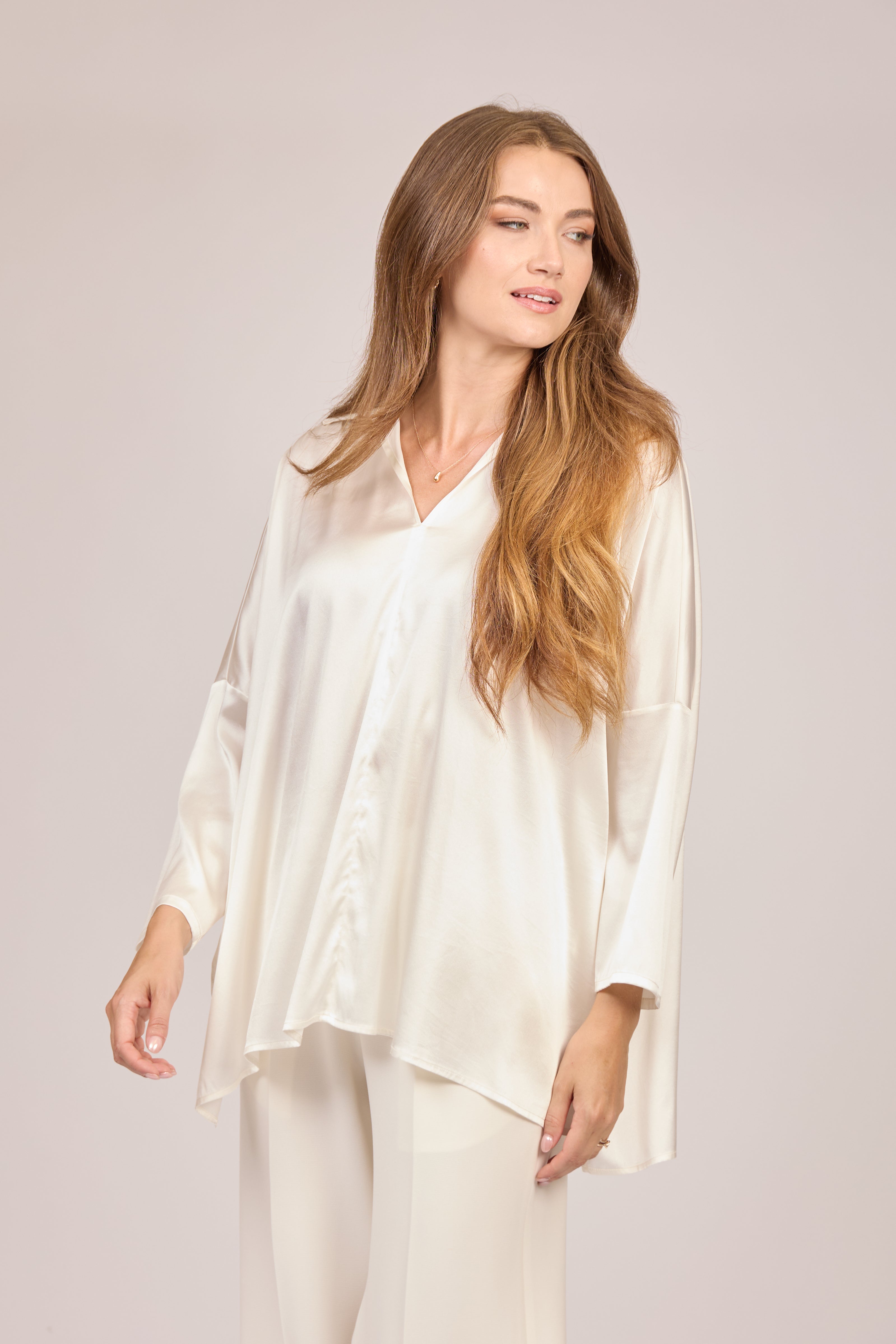 Chemise en soie oversize blanche