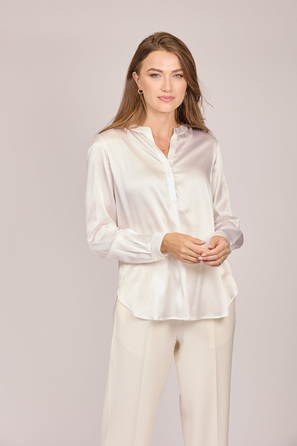 Chemise boutonnée en soie latte