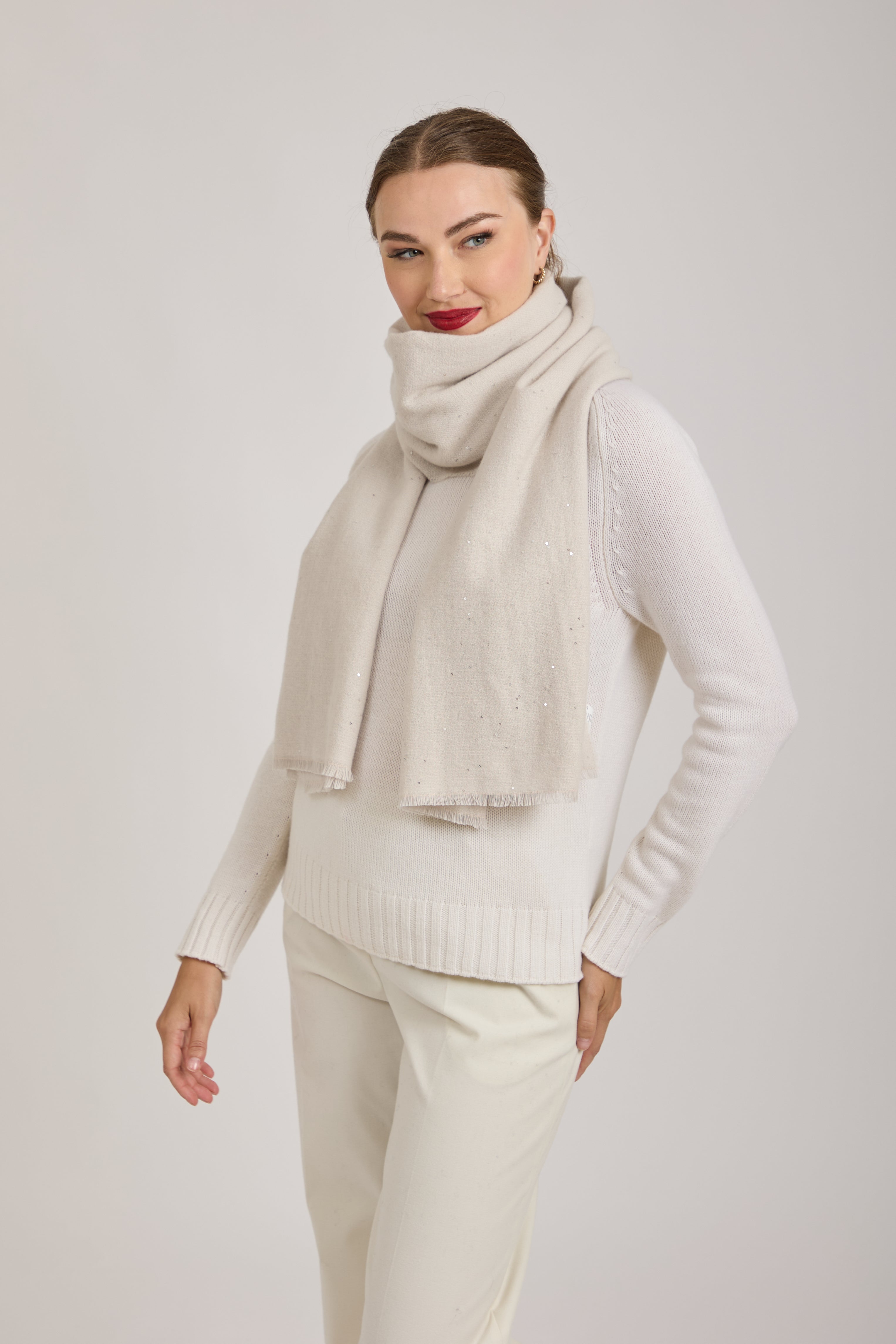 SCARF-OFF WHITE