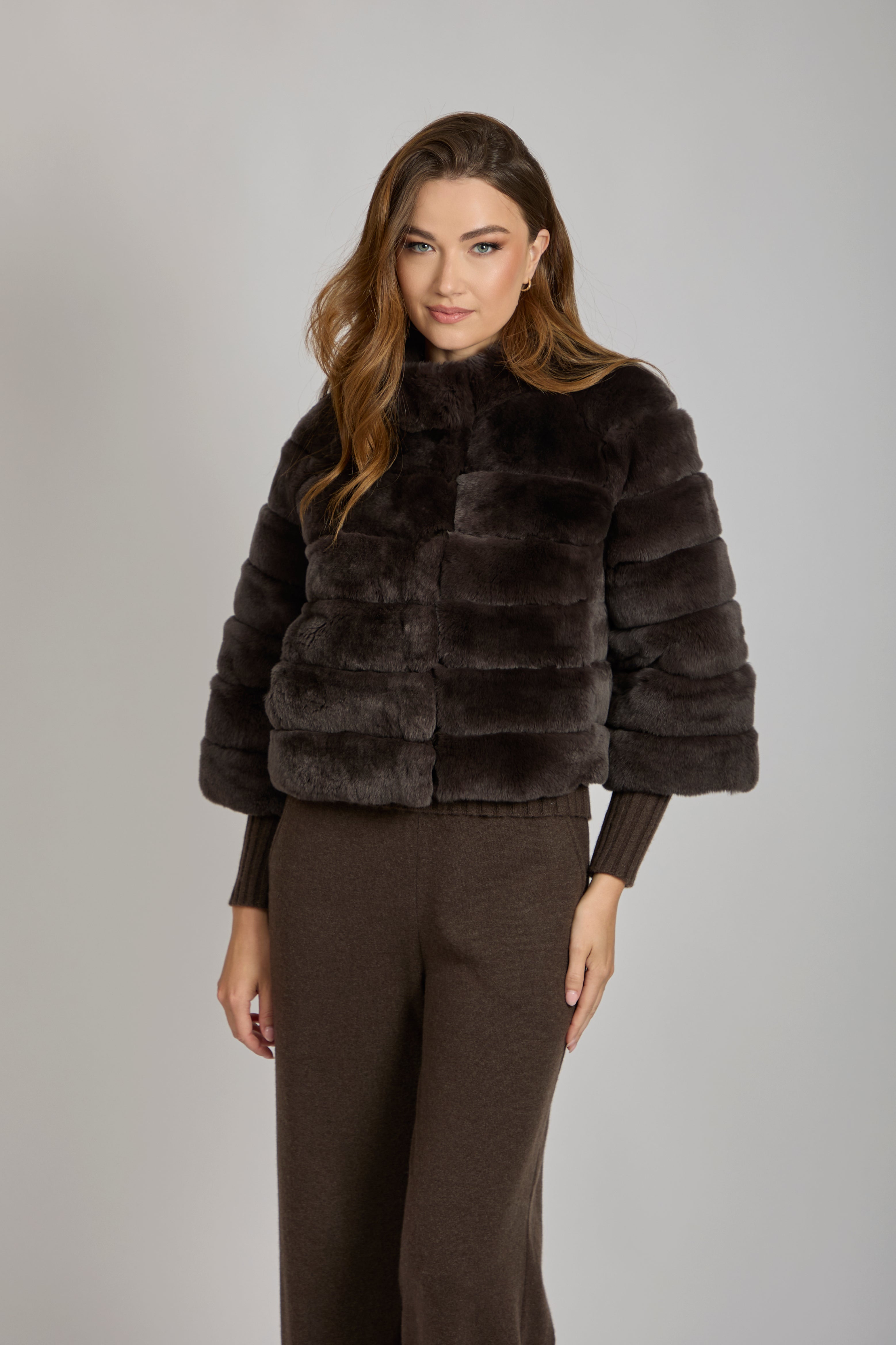 Veste courte en fourrure de rex, marron