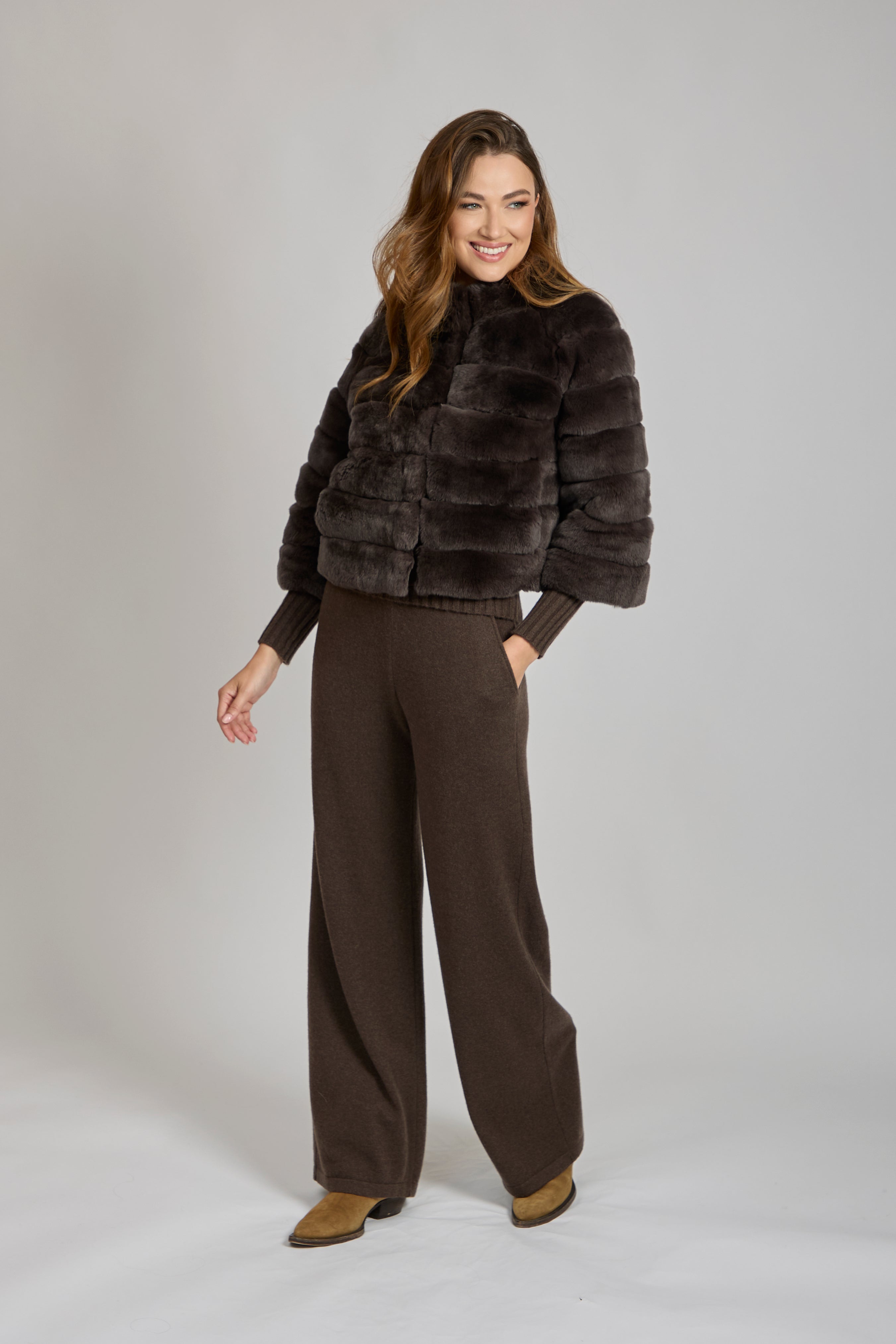 Veste courte en fourrure de rex, marron