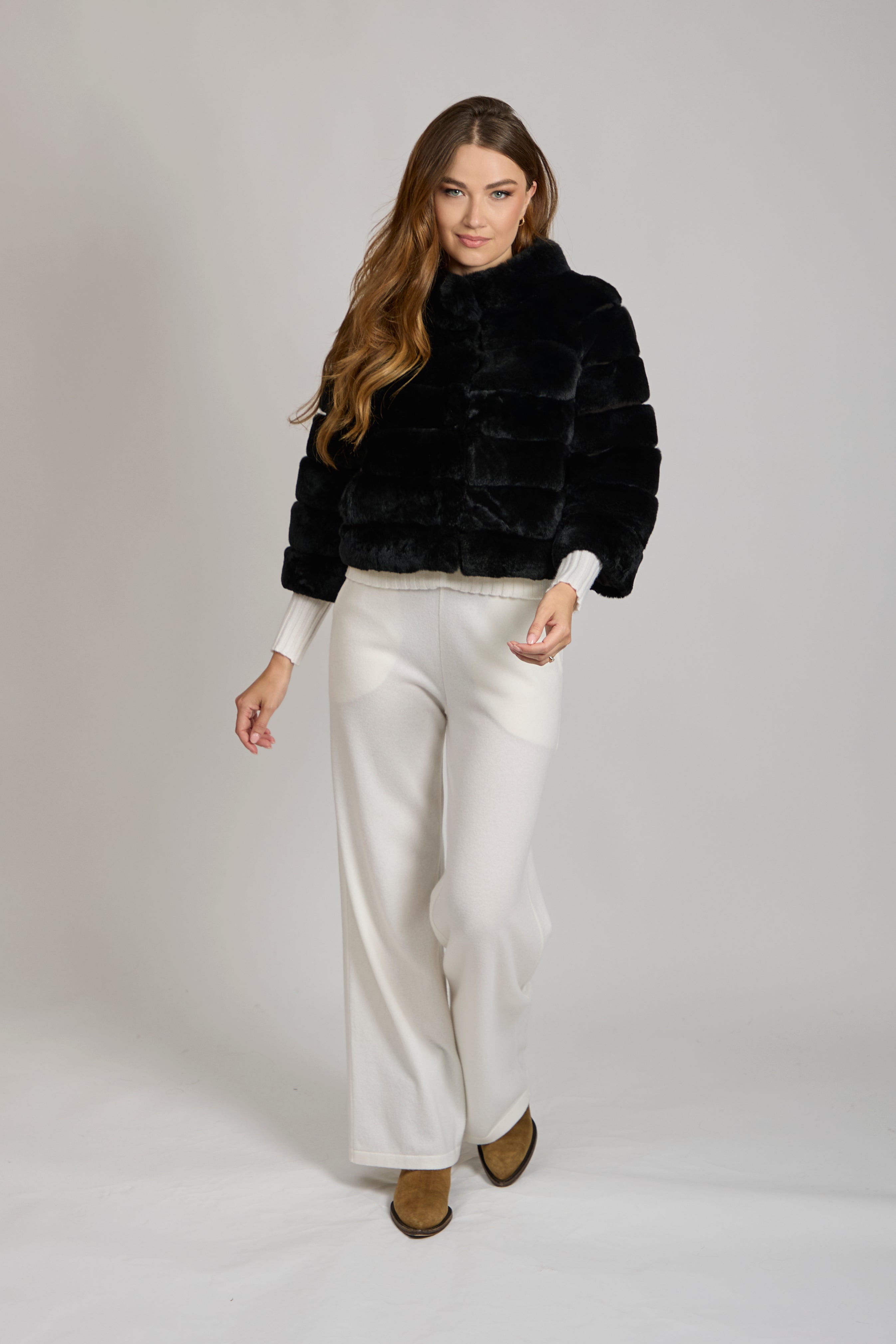 Veste courte en fourrure de rex noire
