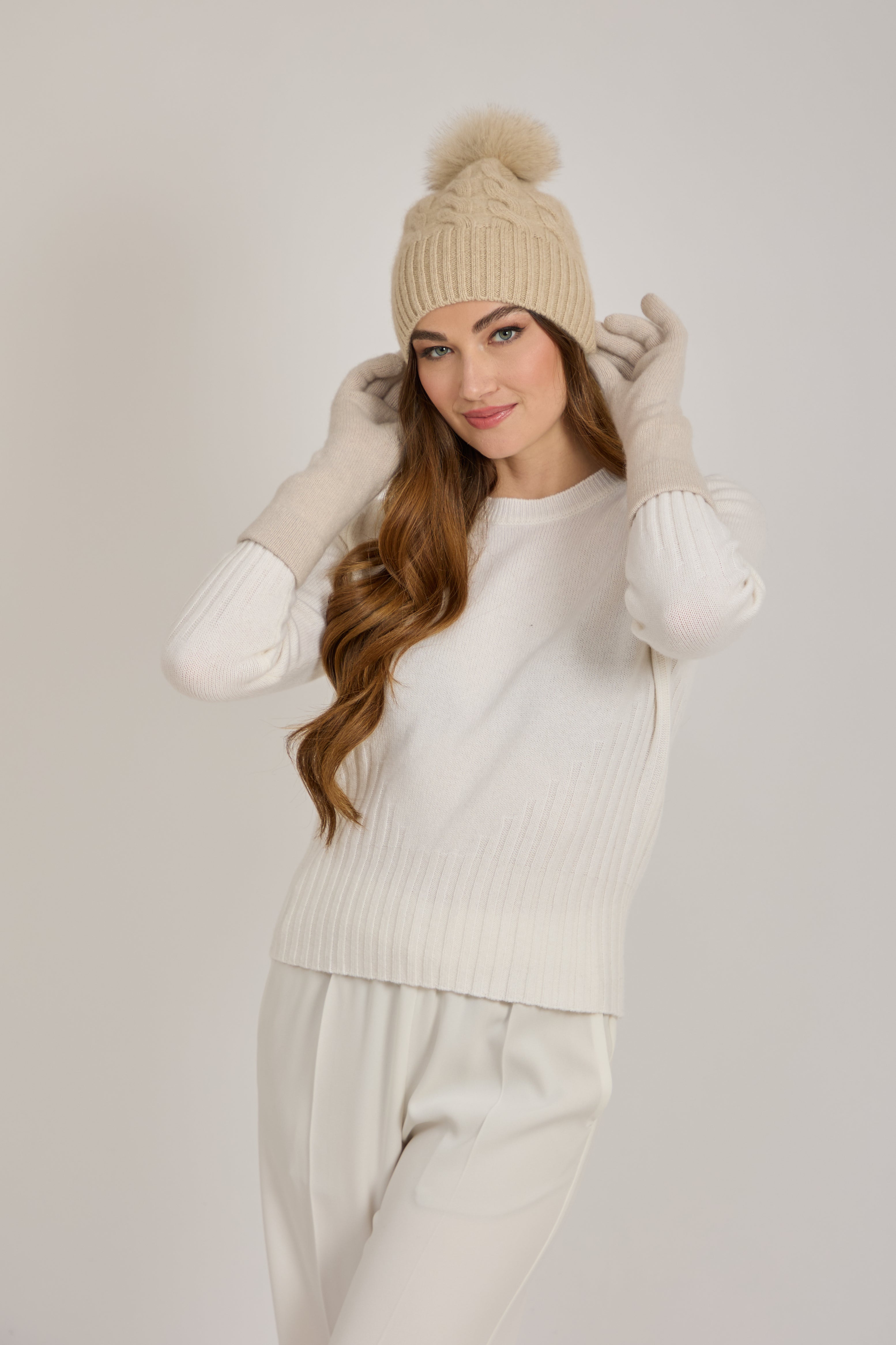 CASHMERE HAT WITH POMPOM-BEIGE