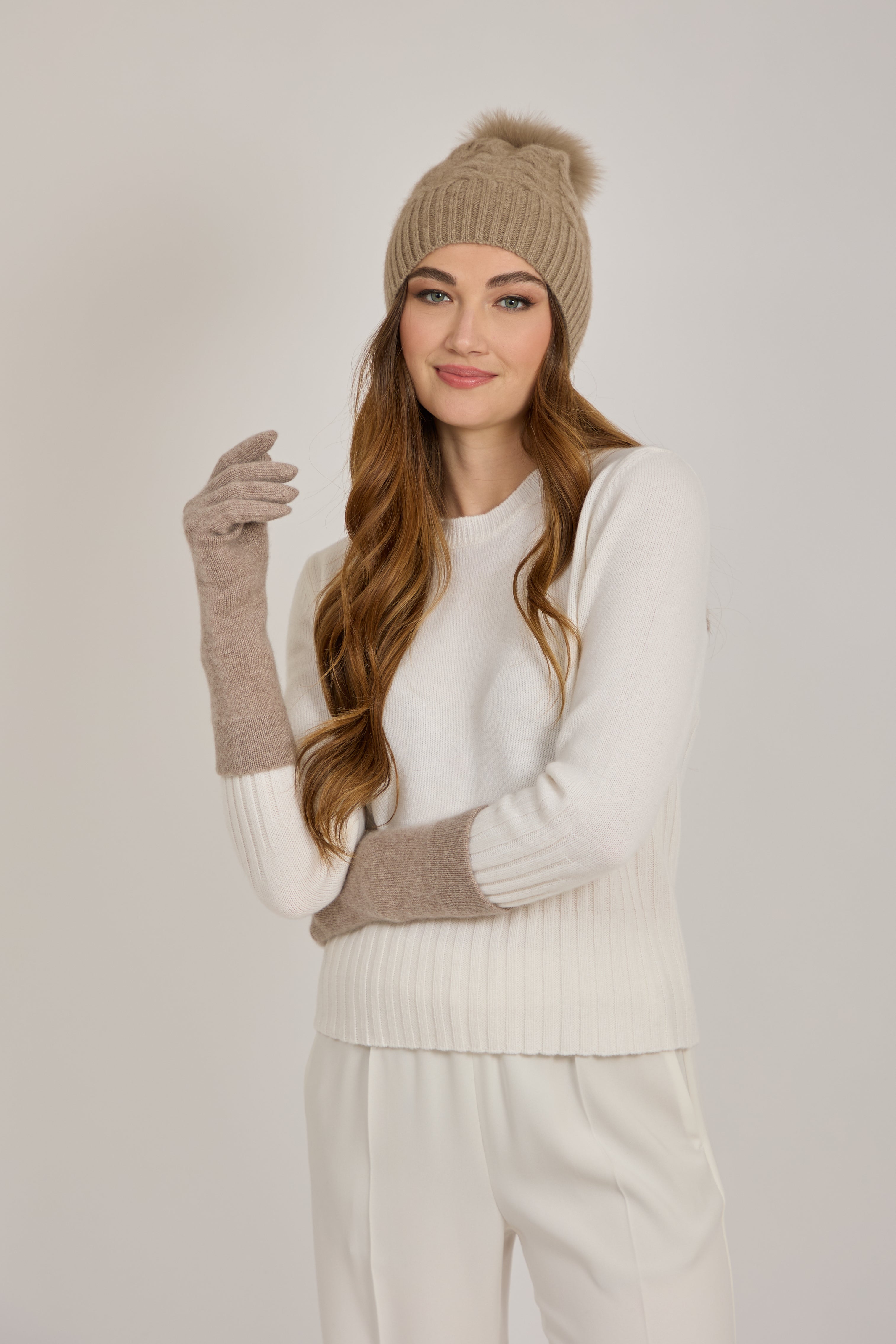 CASHMERE HAT WITH FOX POMPOM-TAUPE