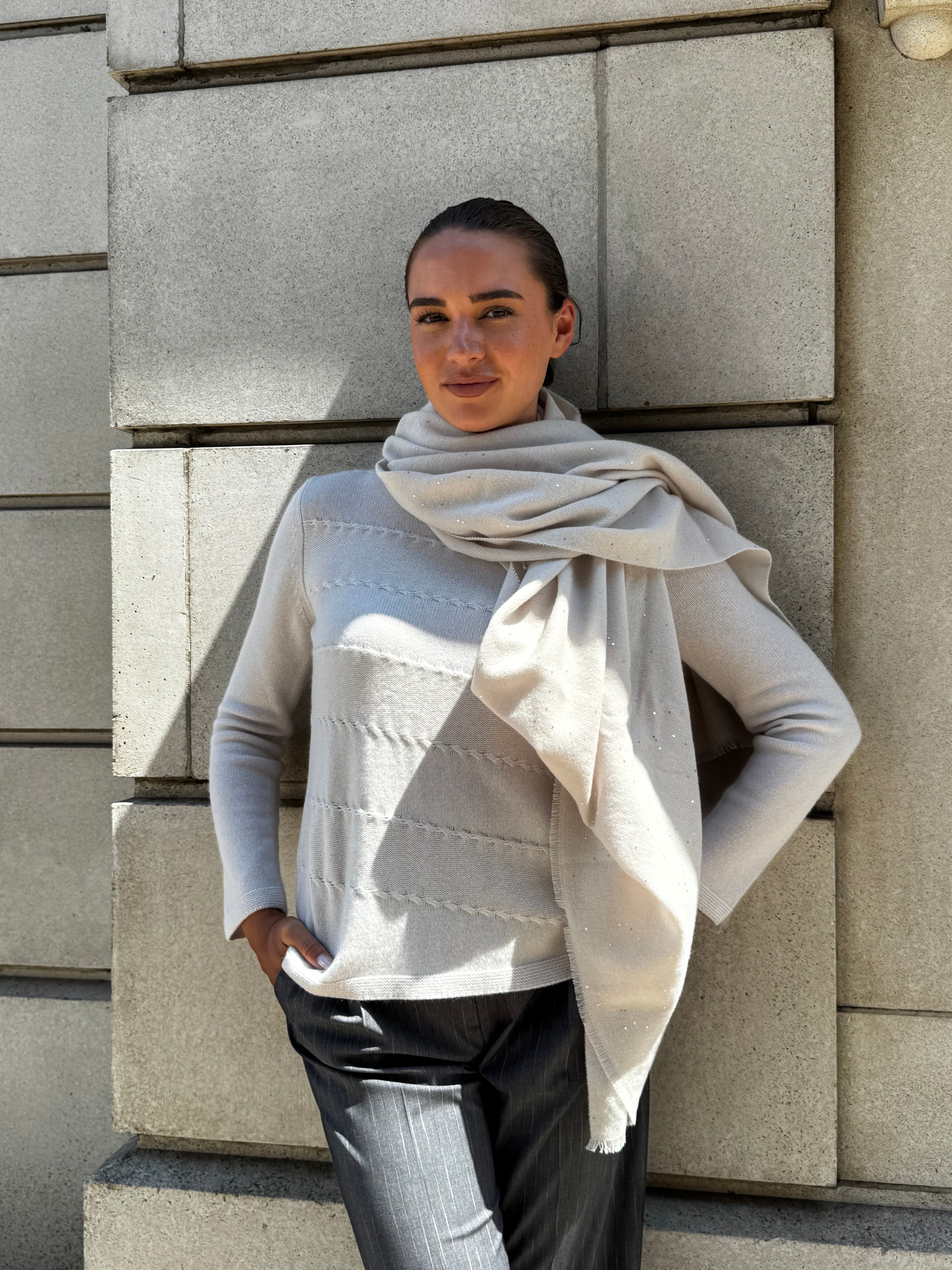 SCARF-OFF WHITE