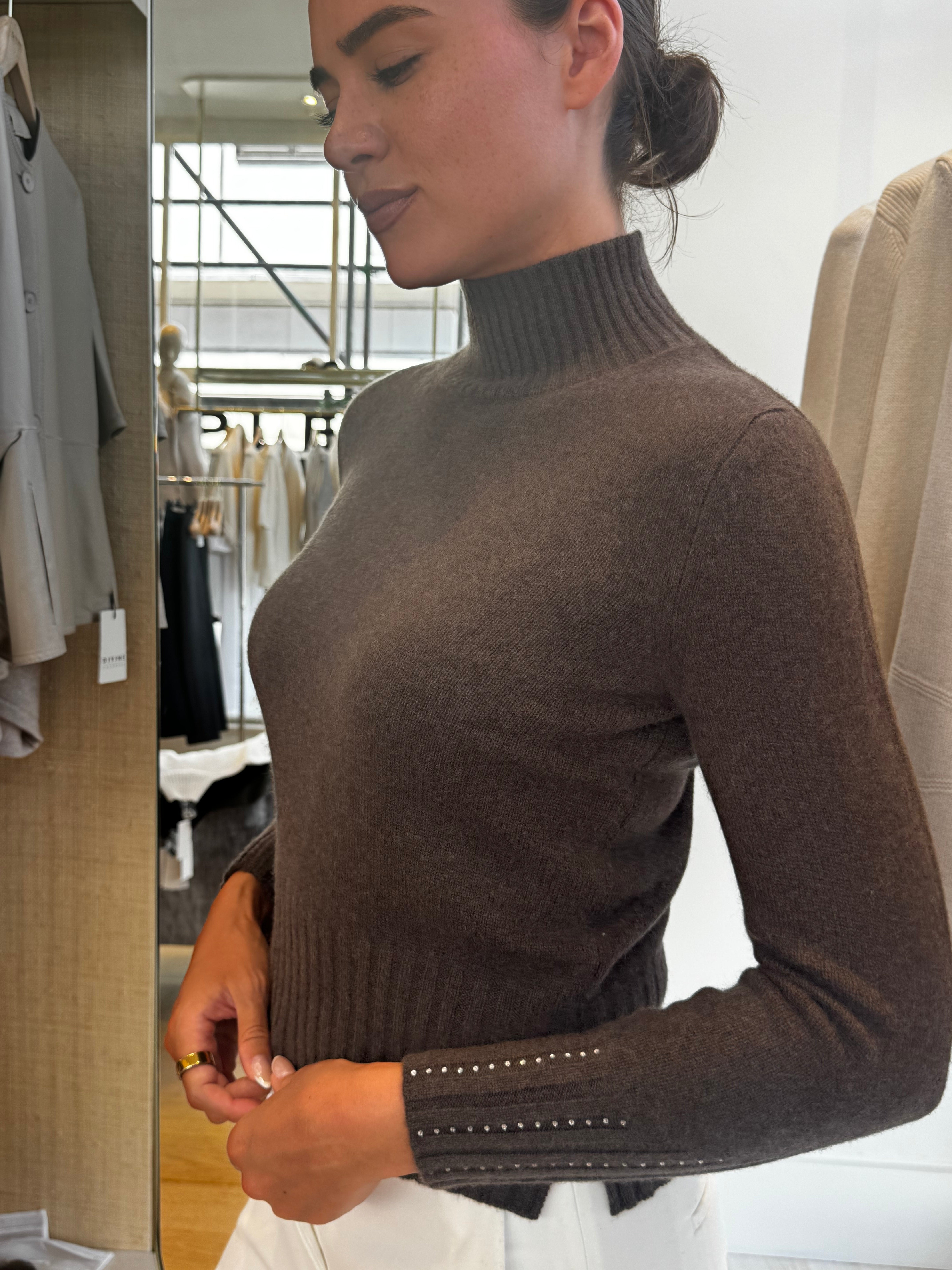 HIGH NECK WITH STUDS - MARONNE