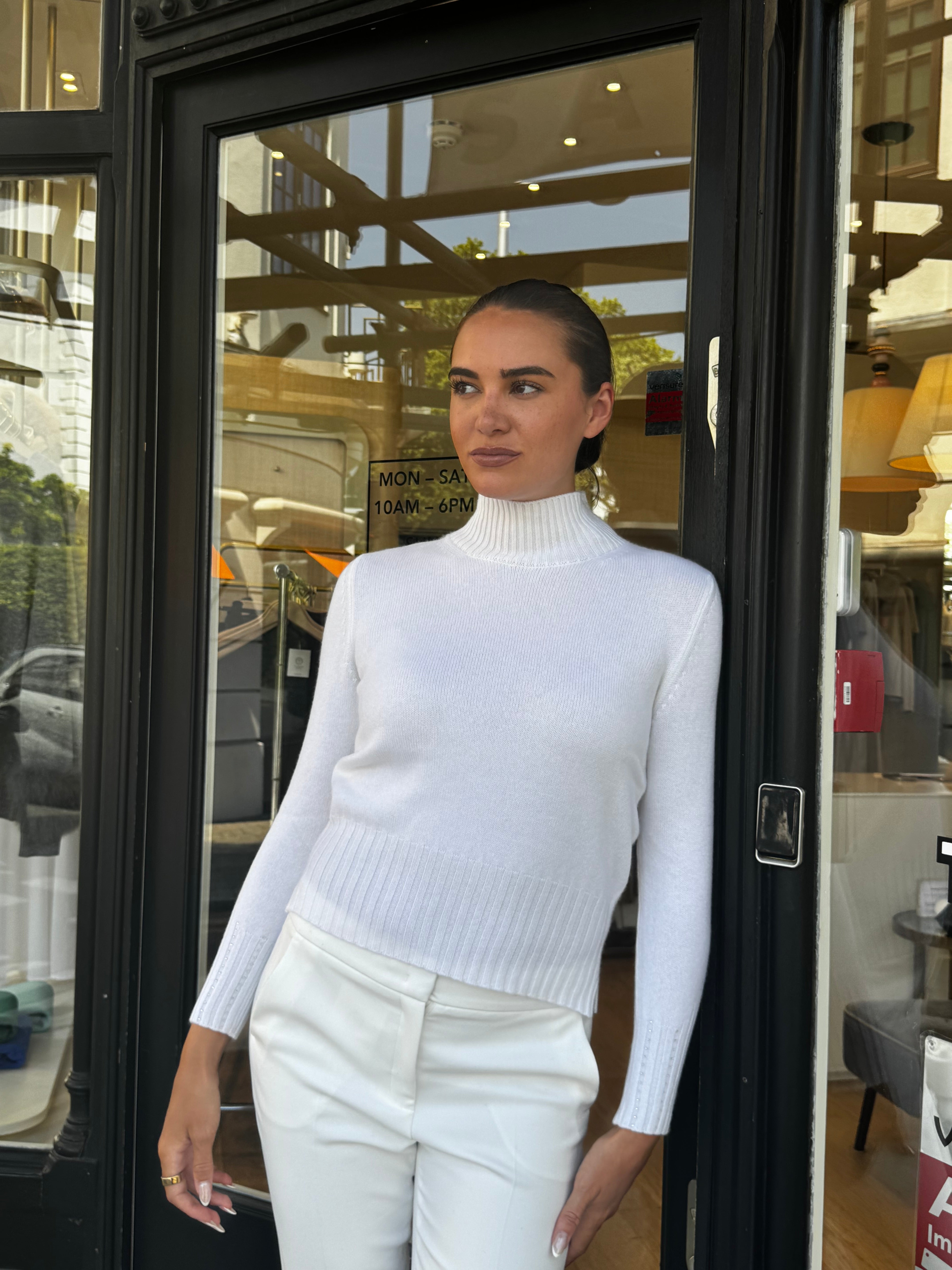 HIGH NECK WITH STUDS - PANNA